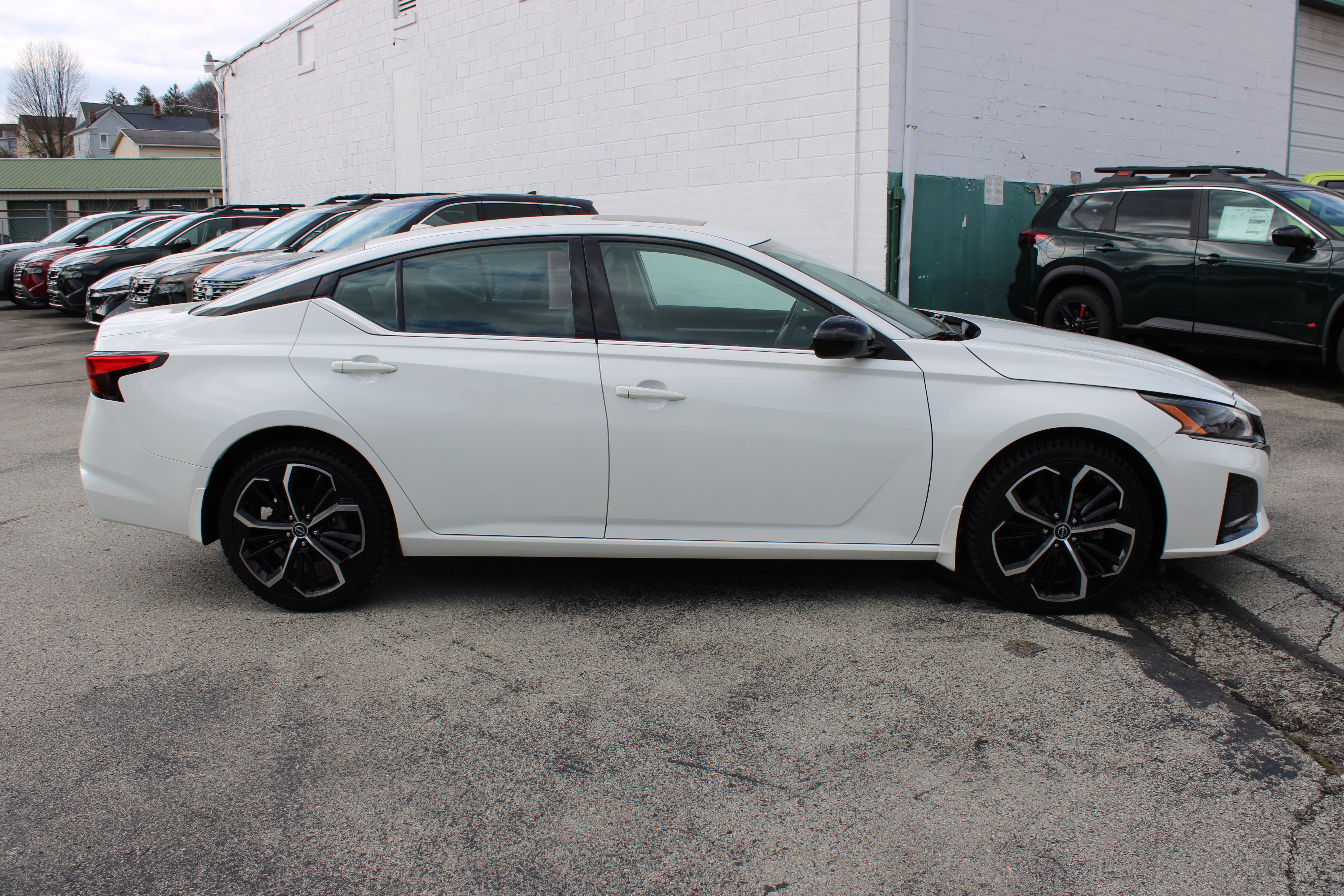 2023 Nissan Altima 2.5 SR