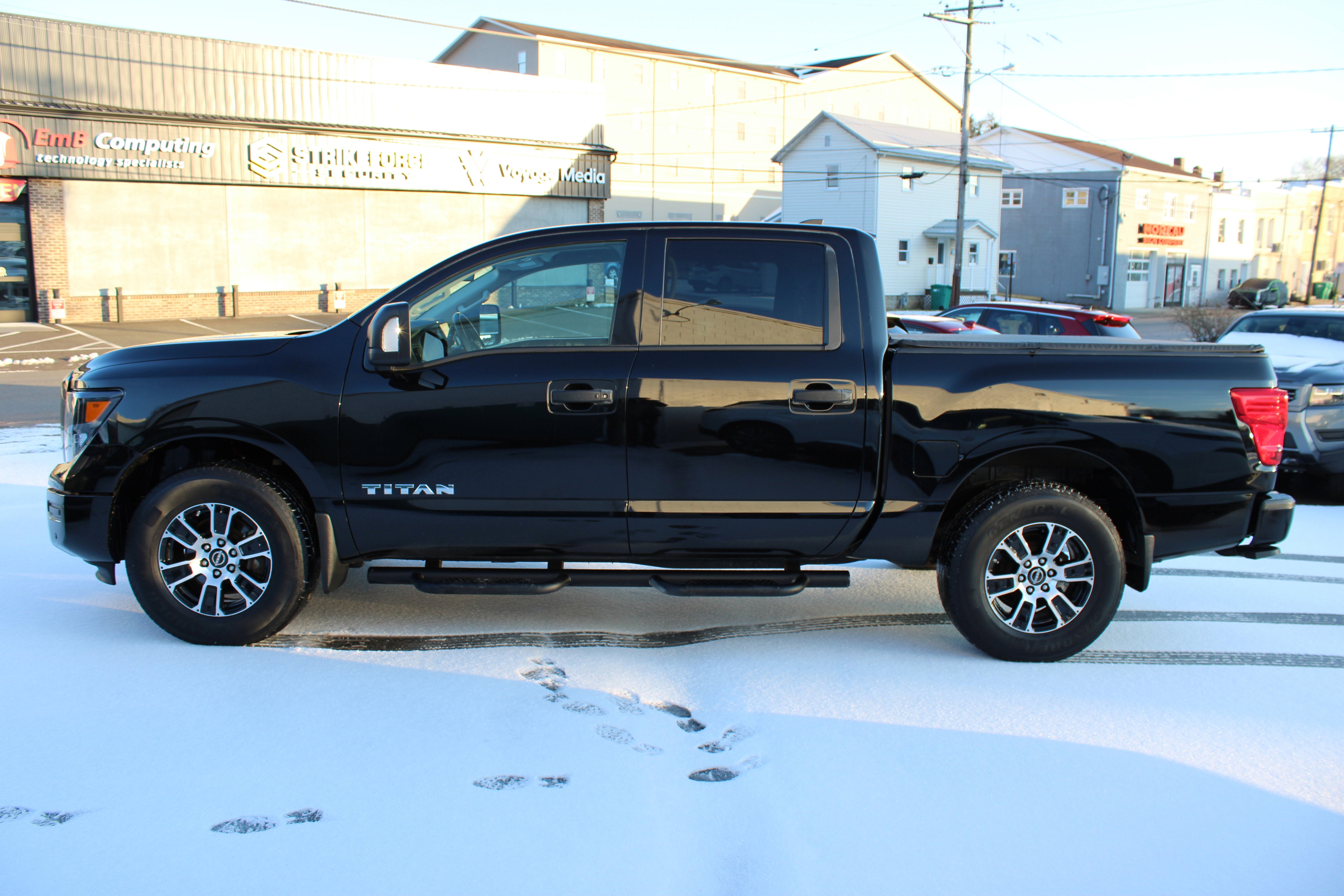 2024 Nissan Titan SV