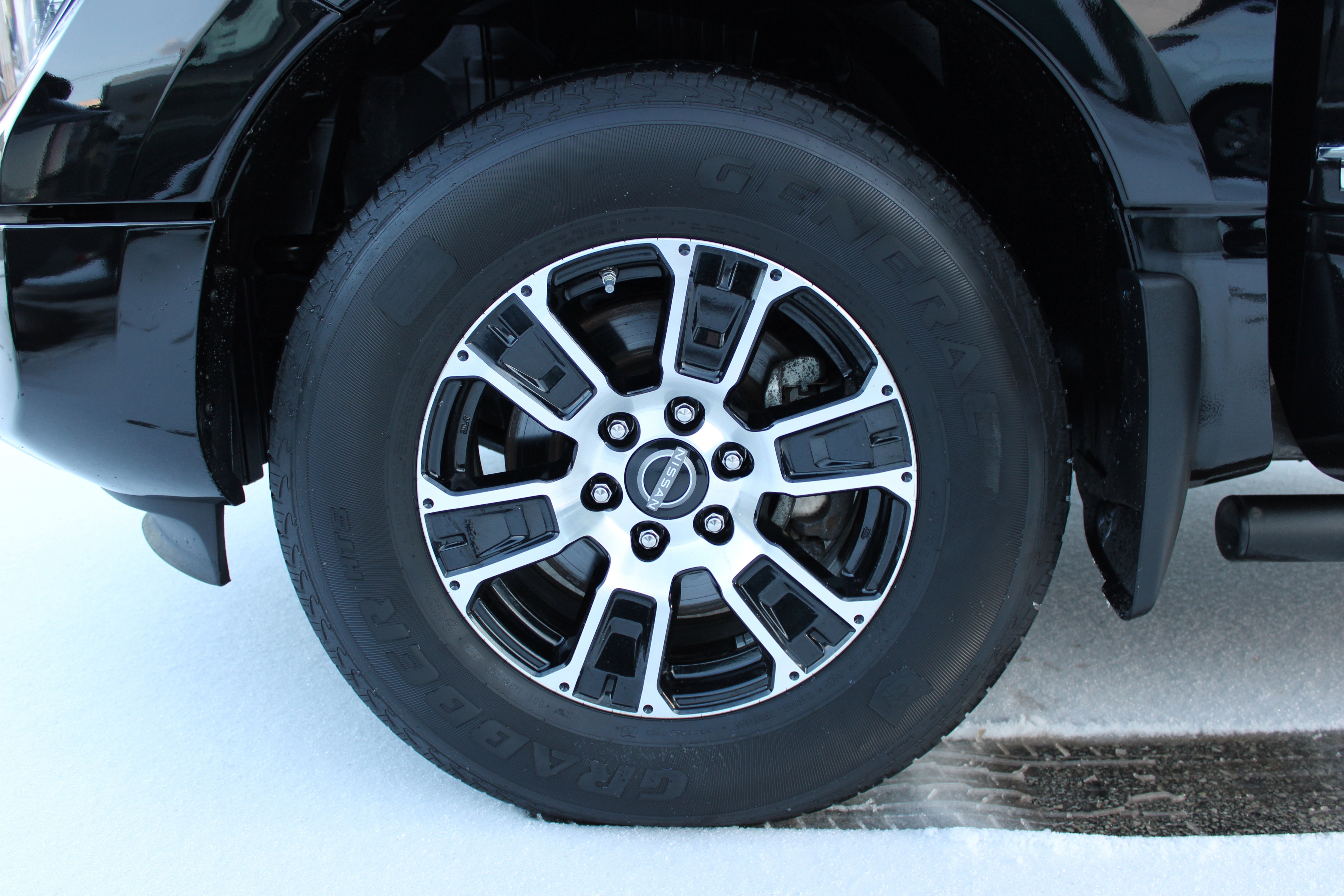 2024 Nissan Titan SV