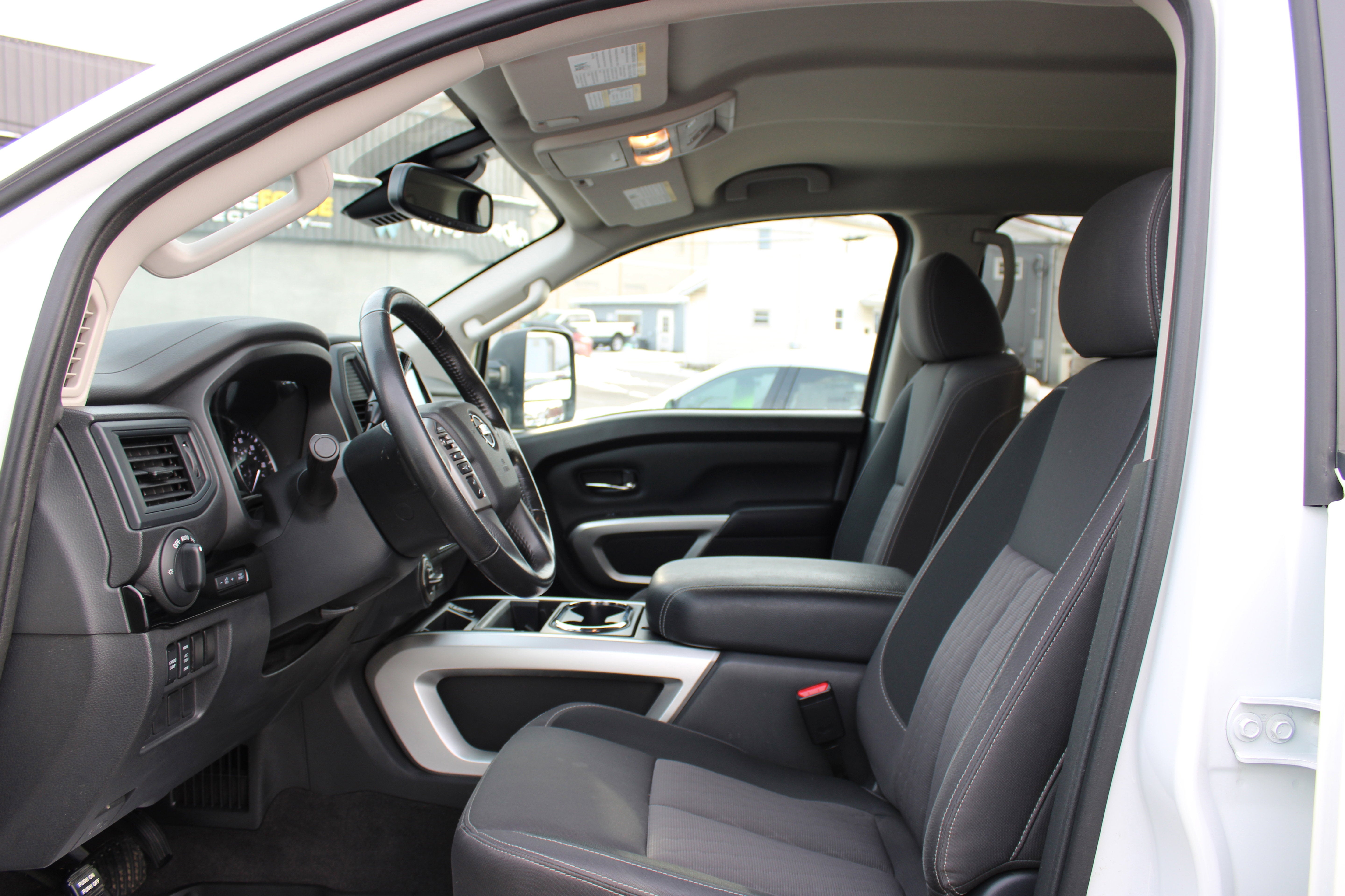 2022 Nissan Titan SV