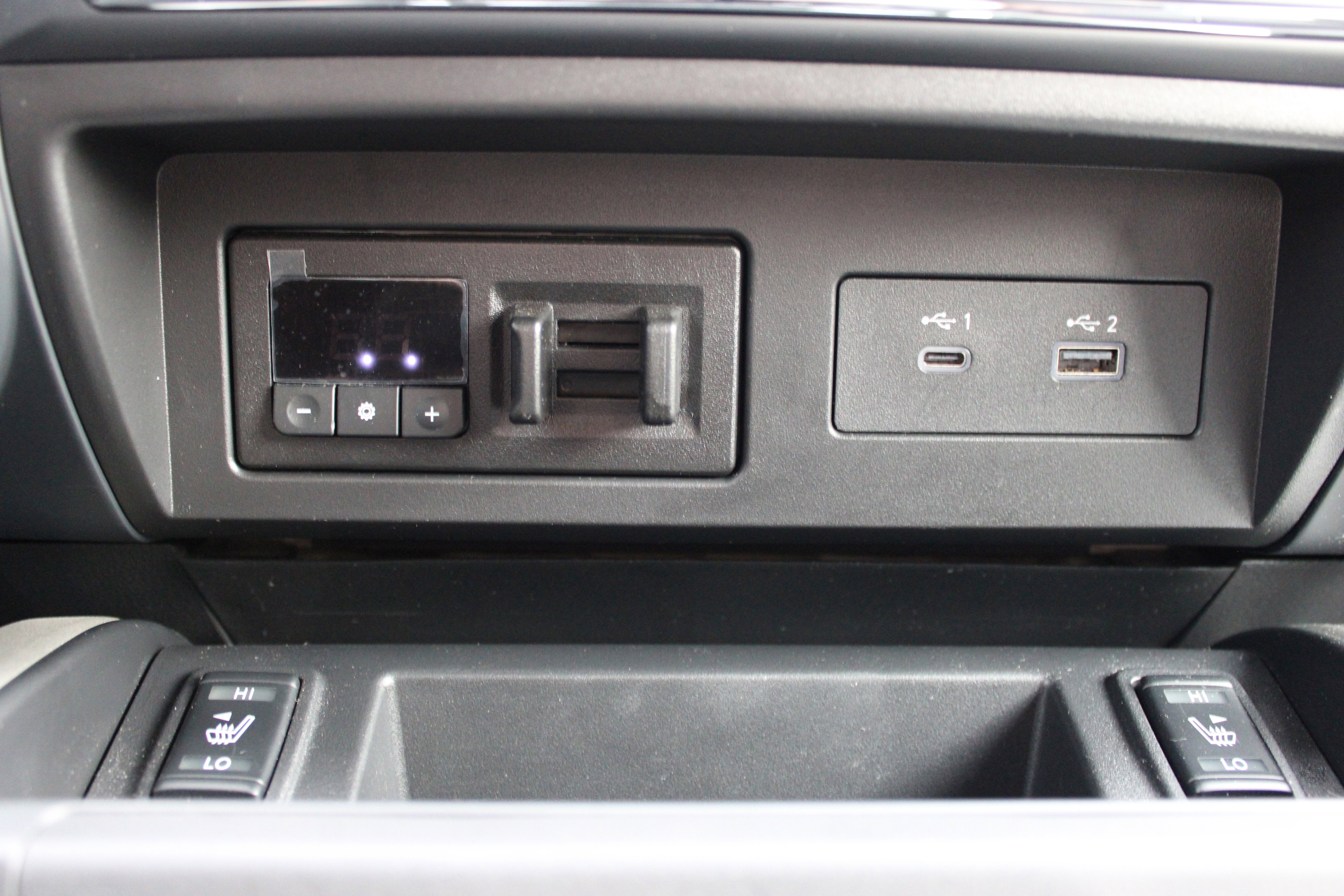 2024 Nissan Titan XD SV