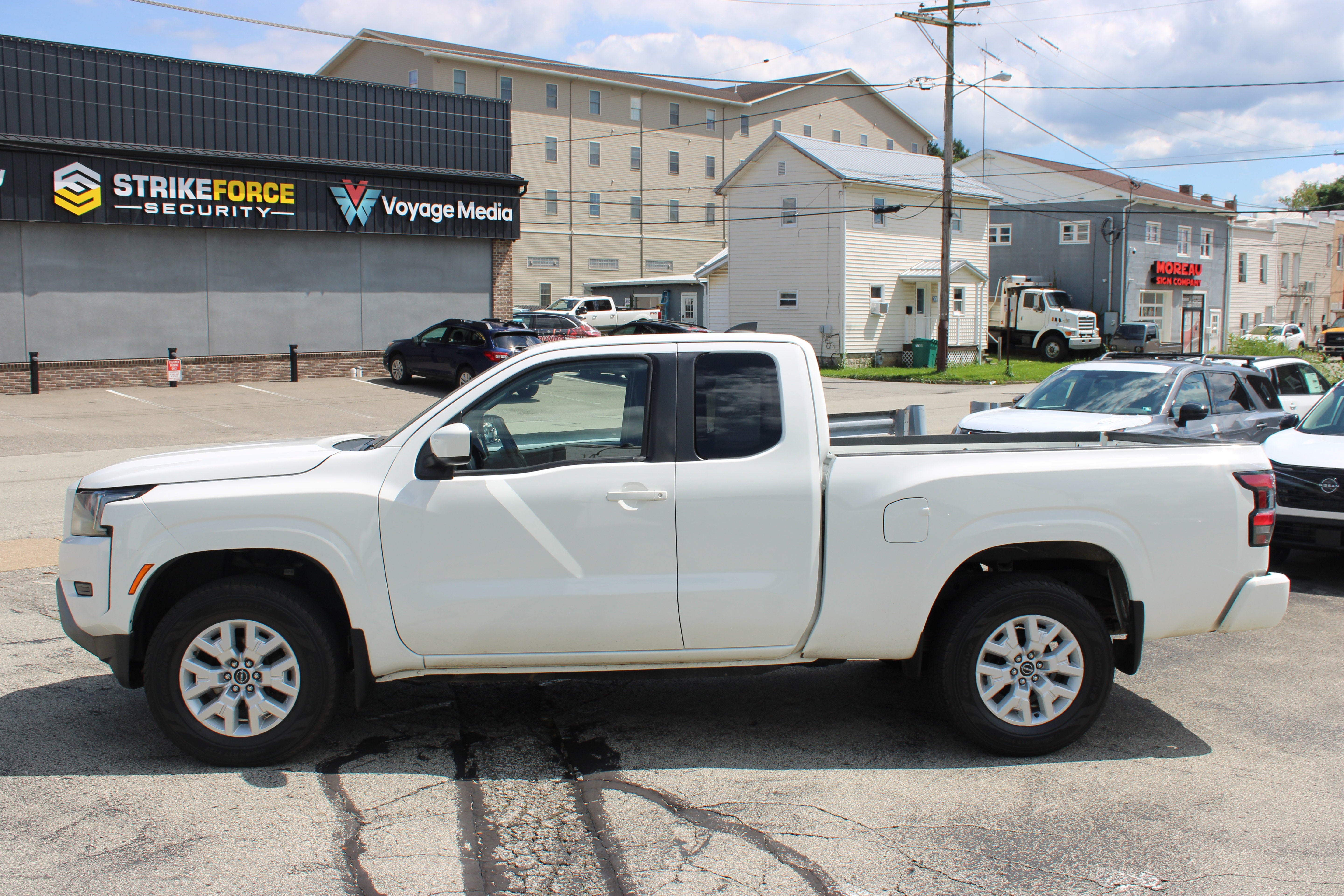 2023 Nissan Frontier SV