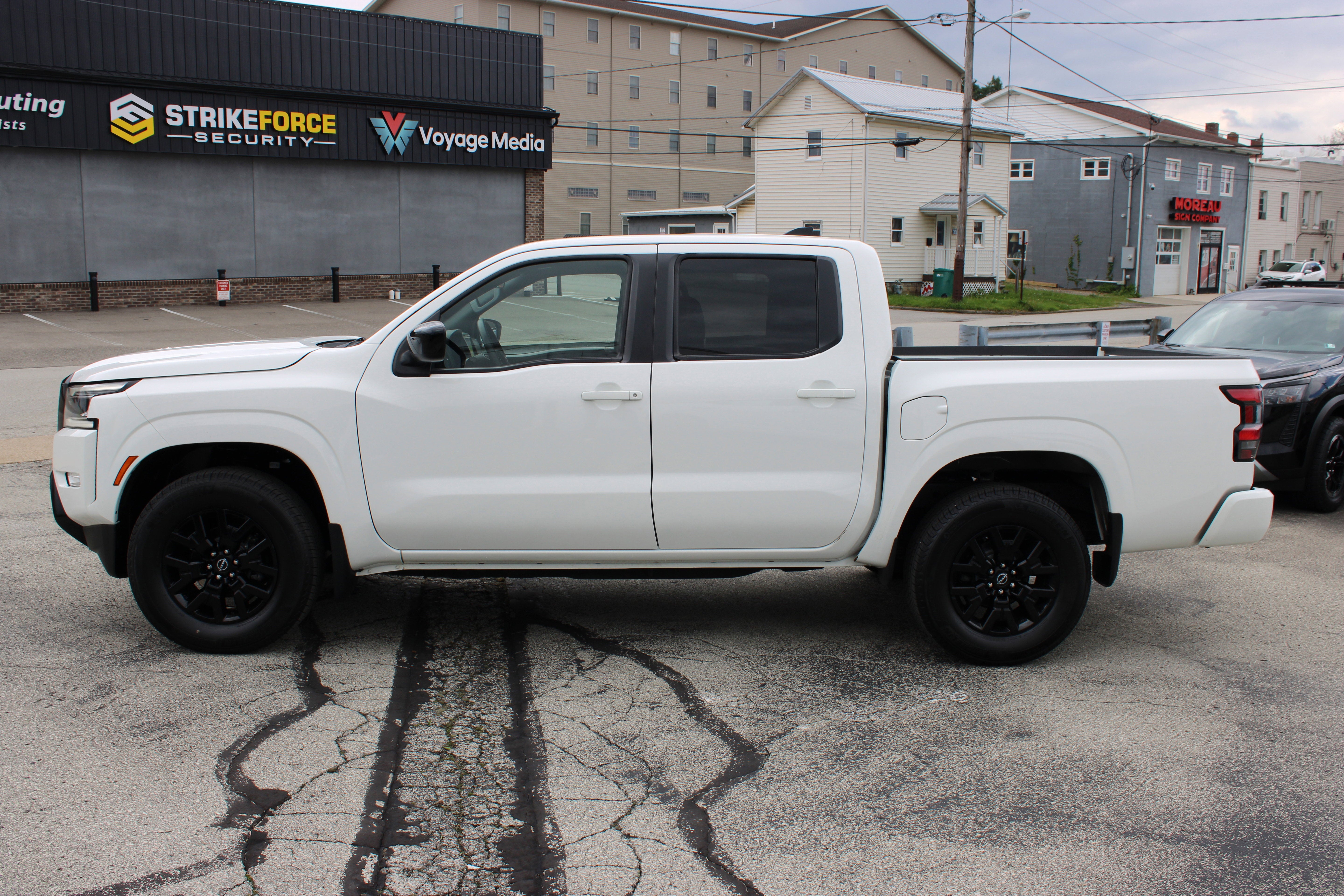 2023 Nissan Frontier SV
