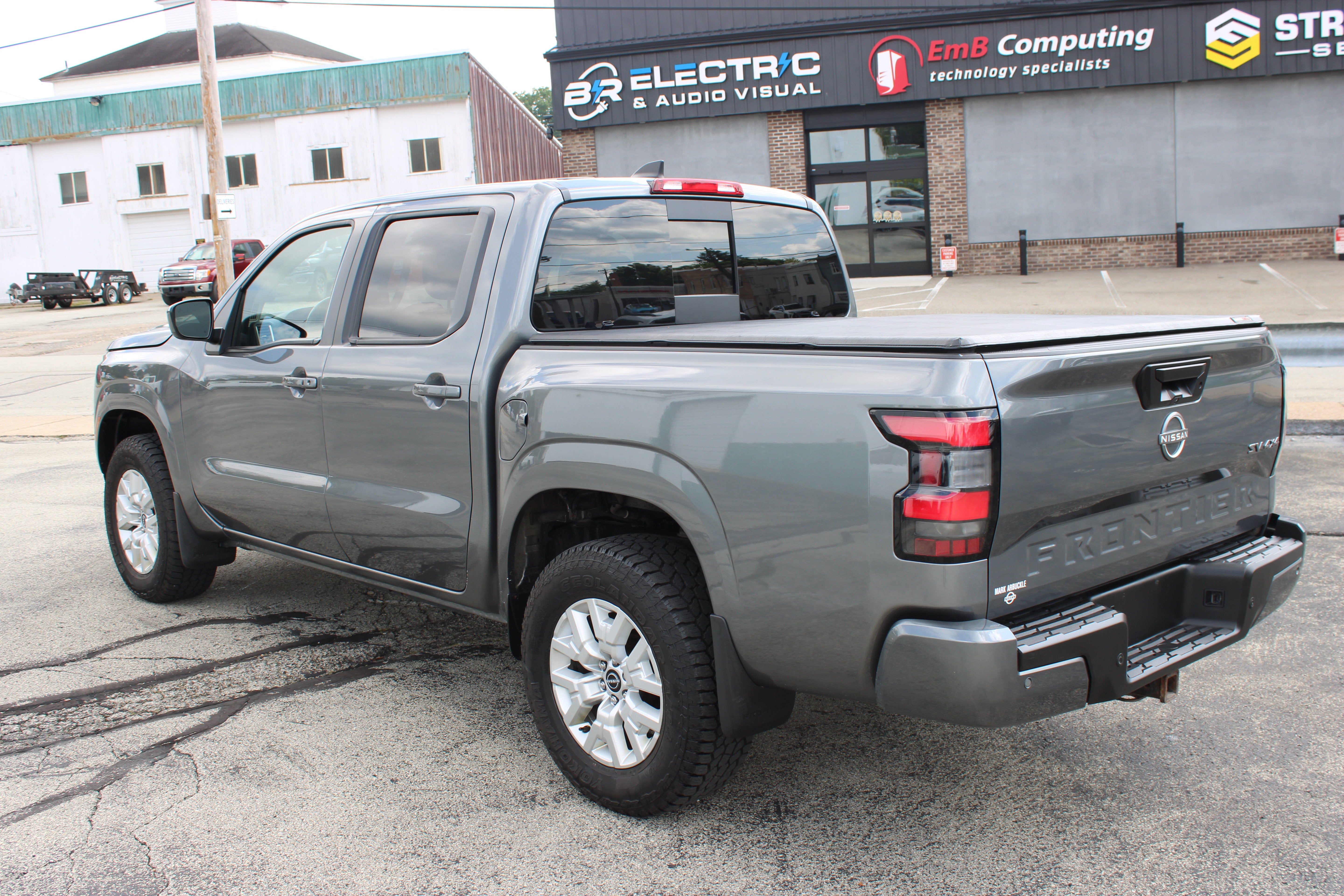 2023 Nissan Frontier SV