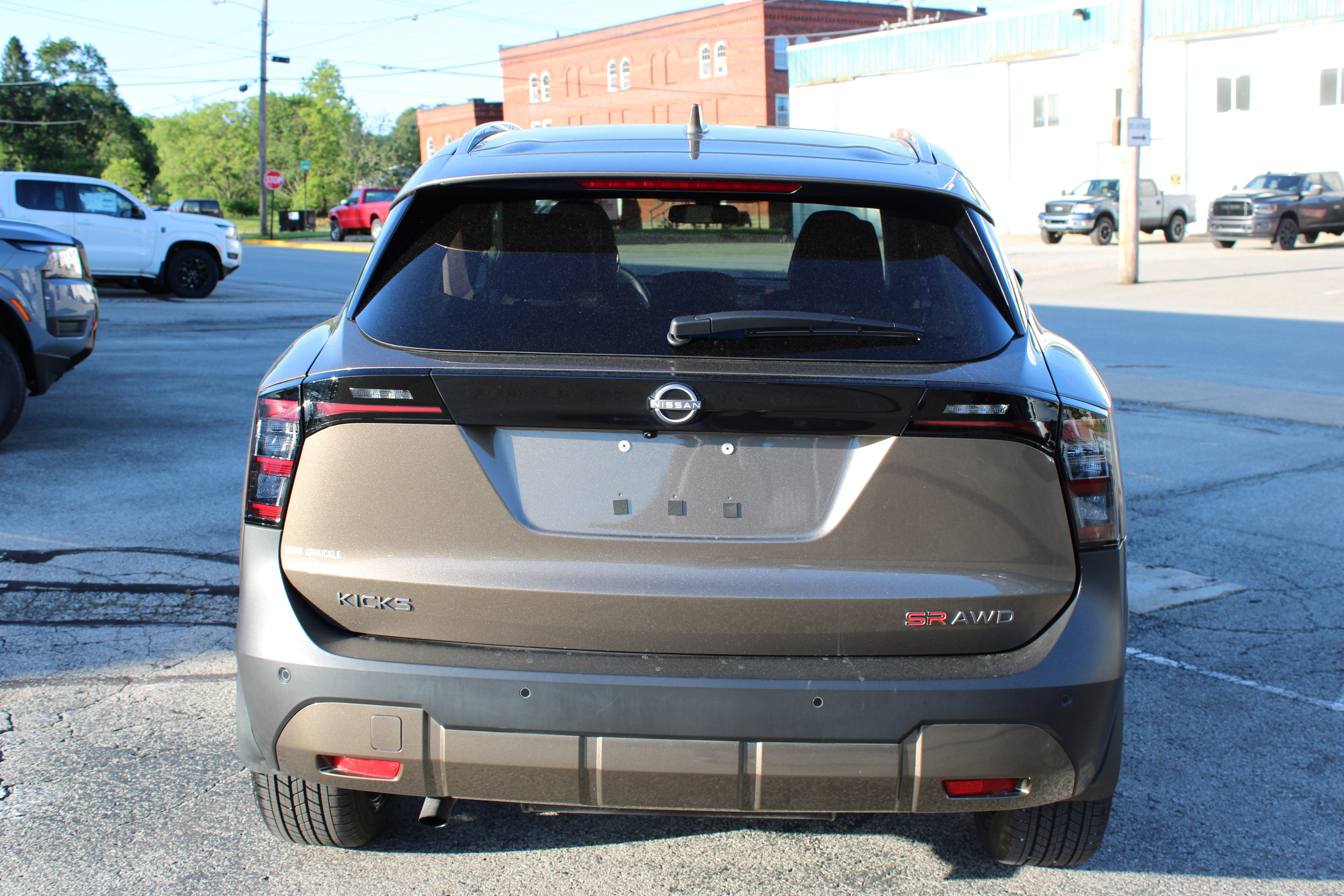2025 Nissan Kicks SR