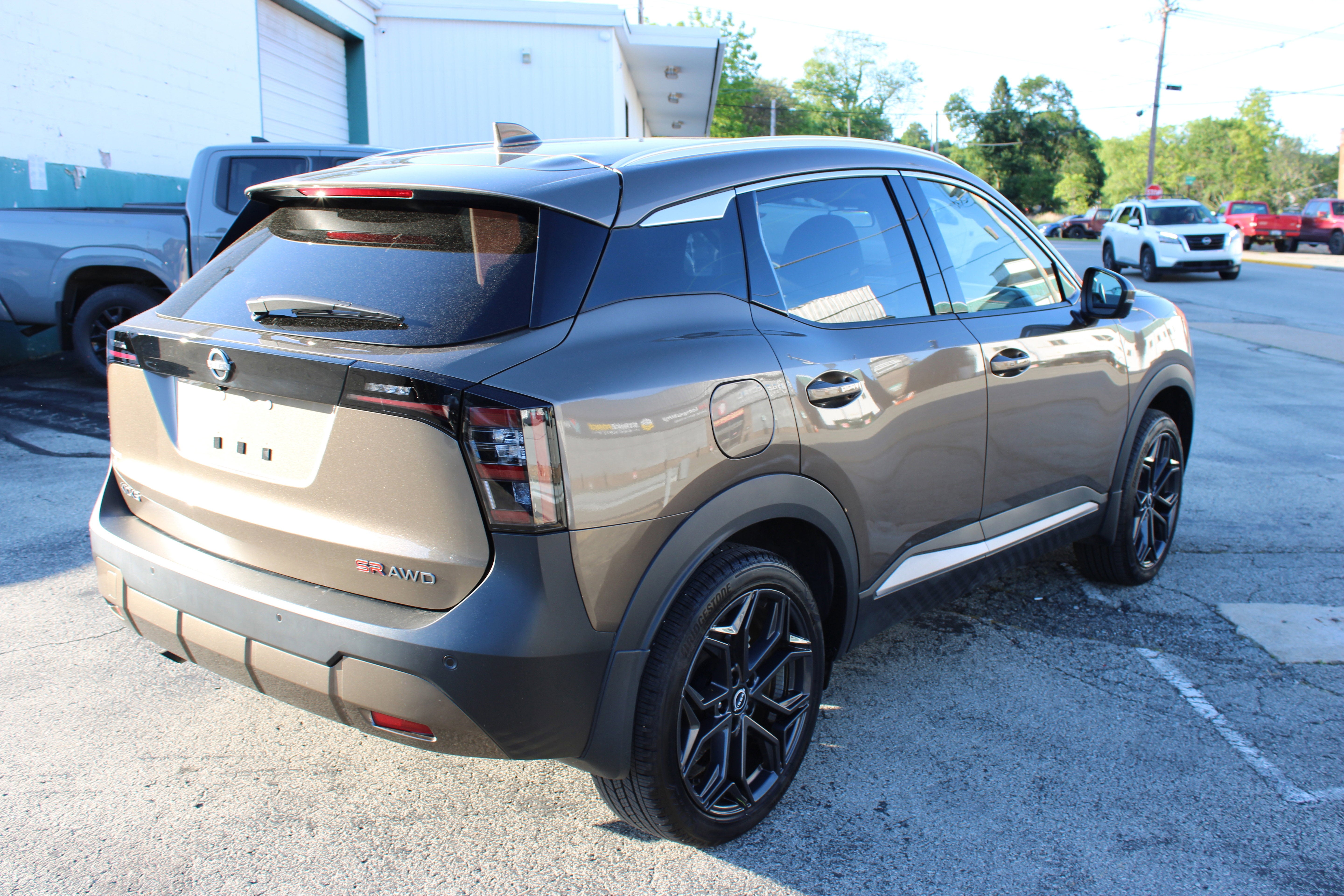 2025 Nissan Kicks SR
