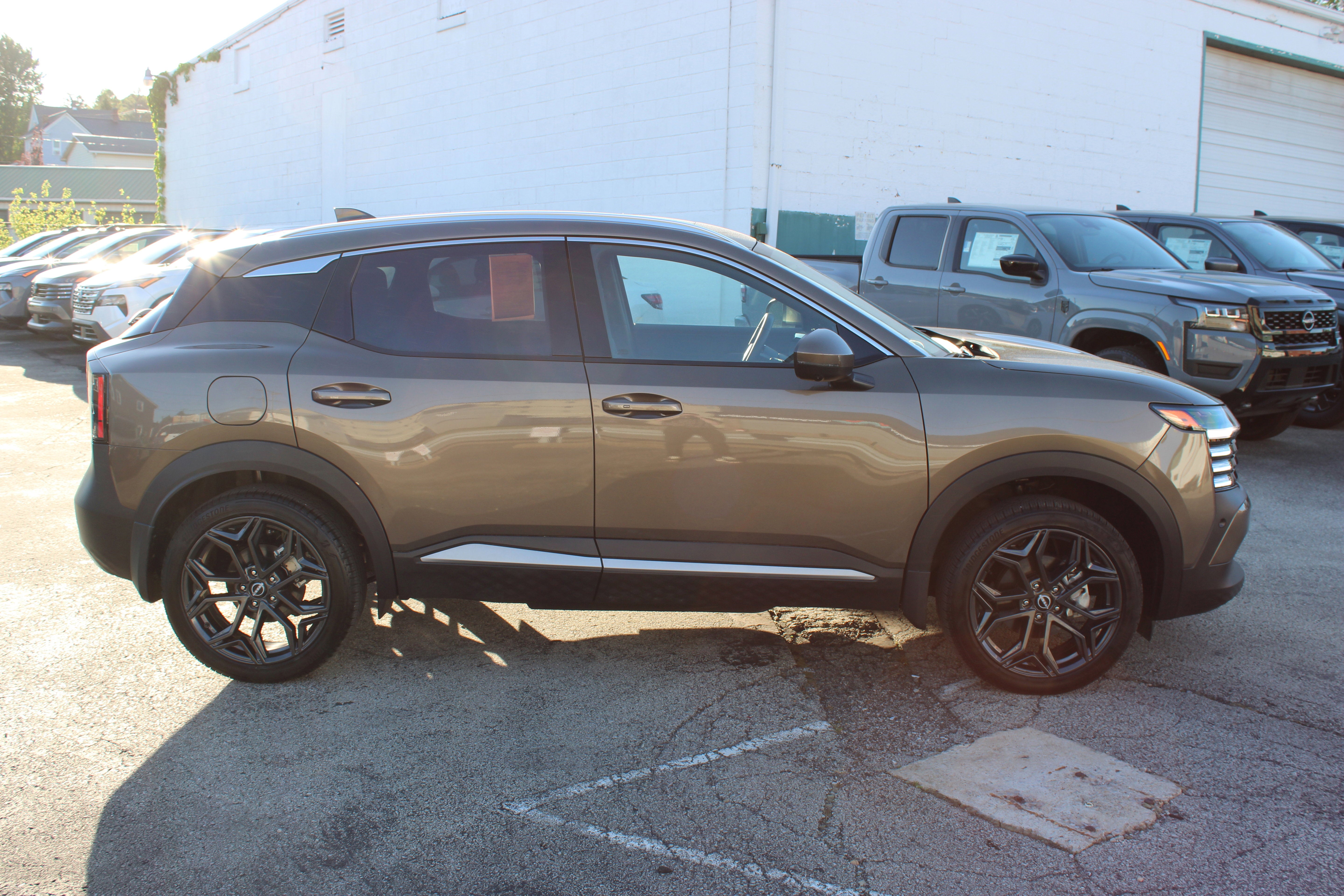 2025 Nissan Kicks SR