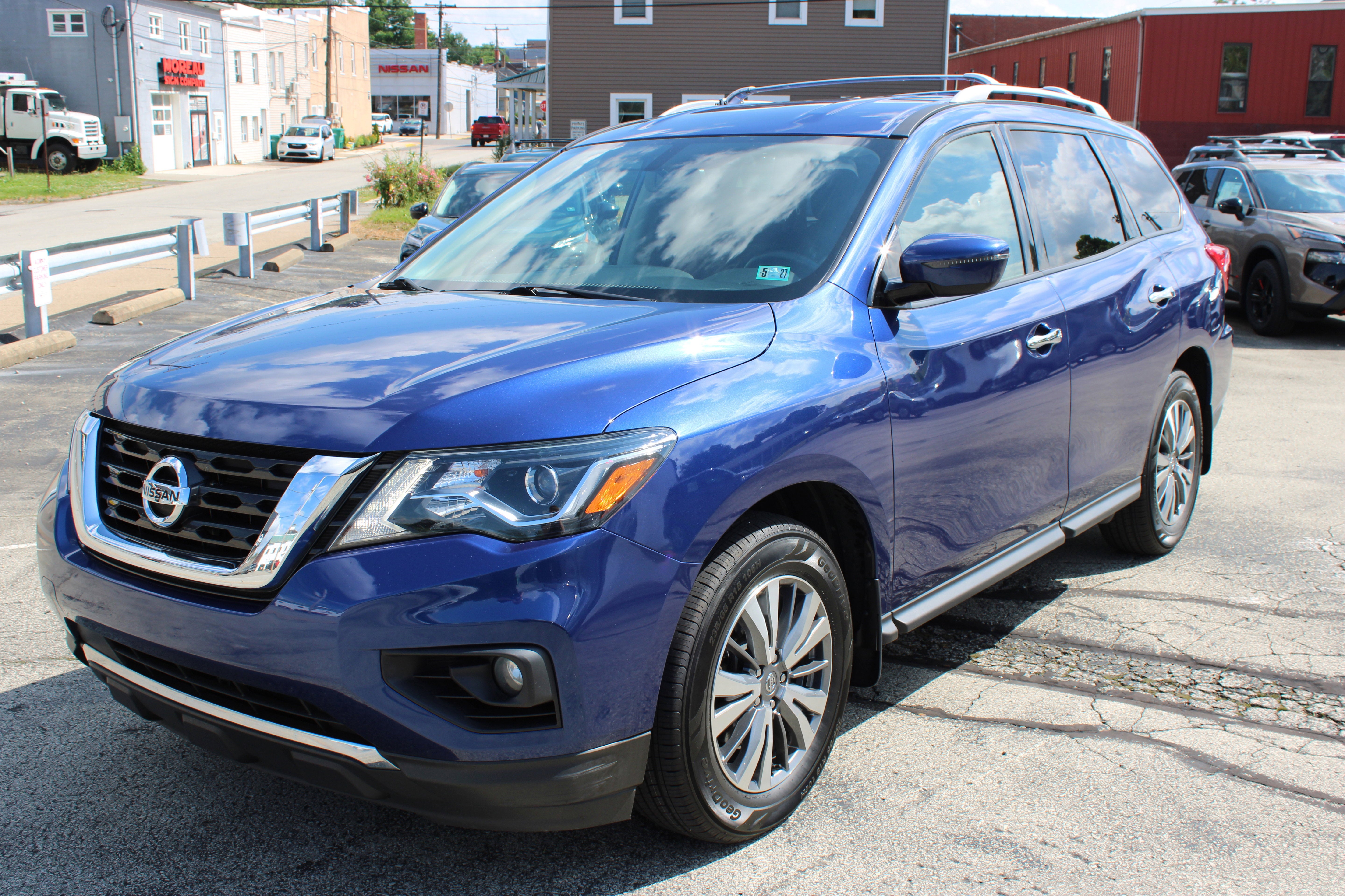 2020 Nissan Pathfinder SV