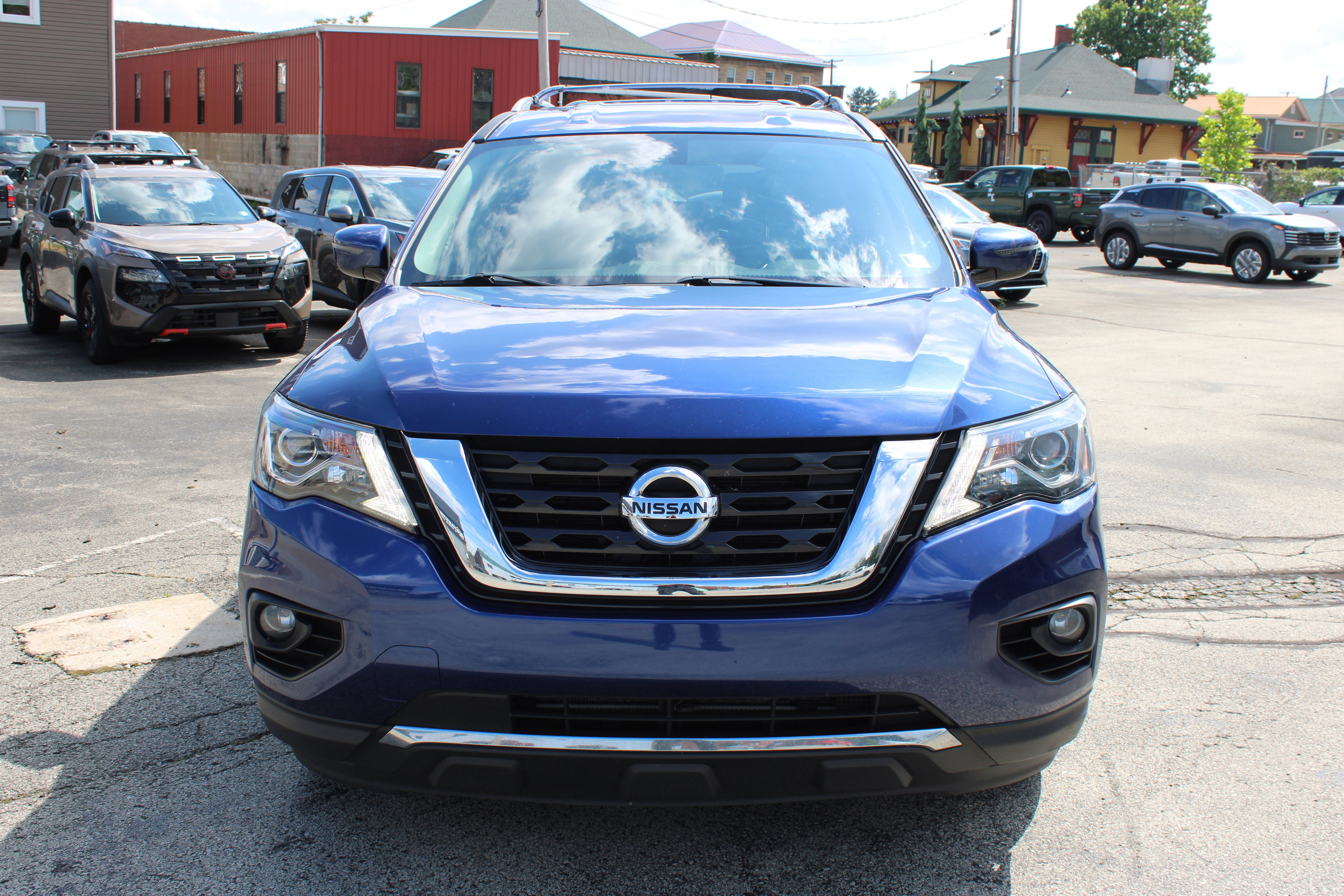 2020 Nissan Pathfinder SV