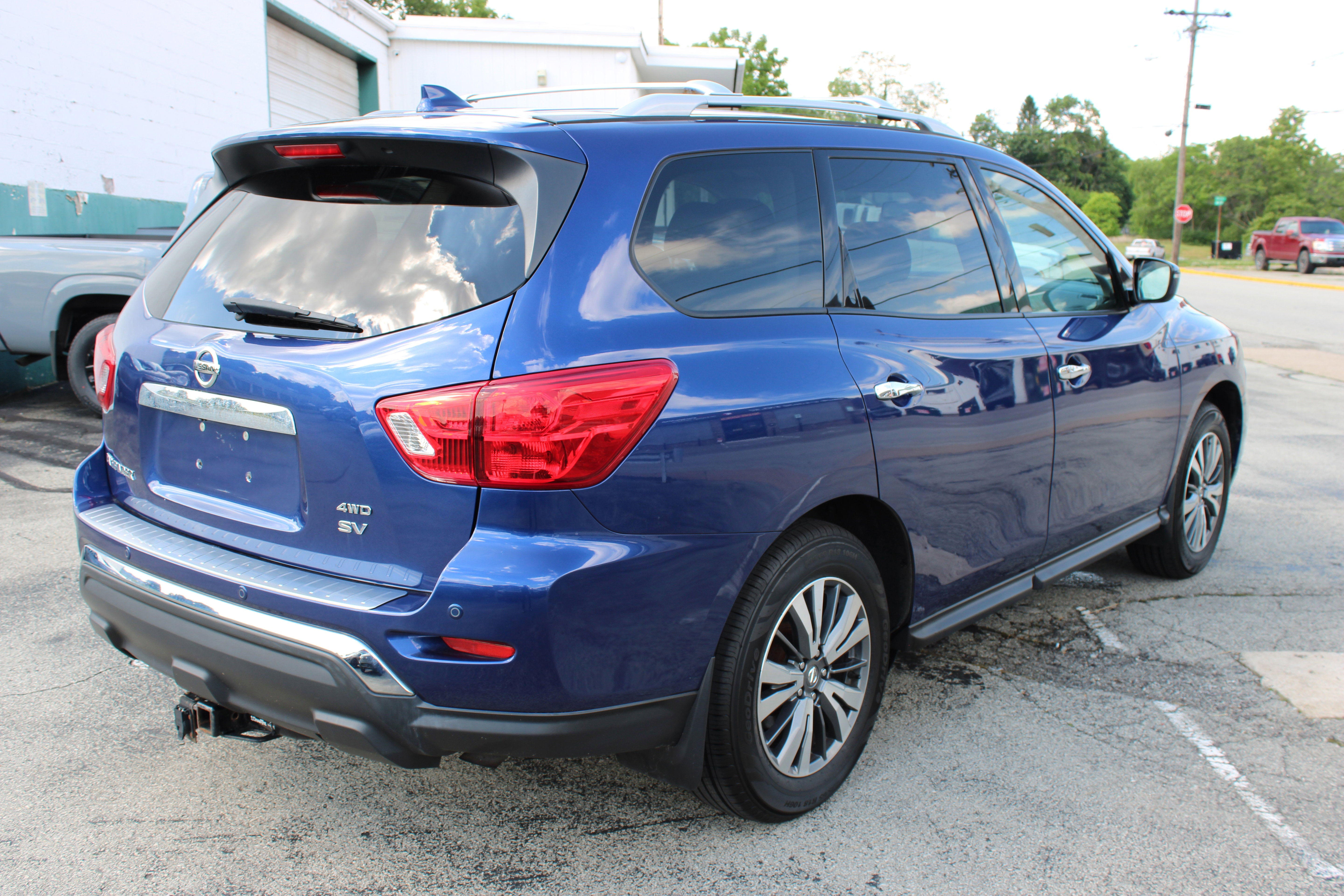 2020 Nissan Pathfinder SV