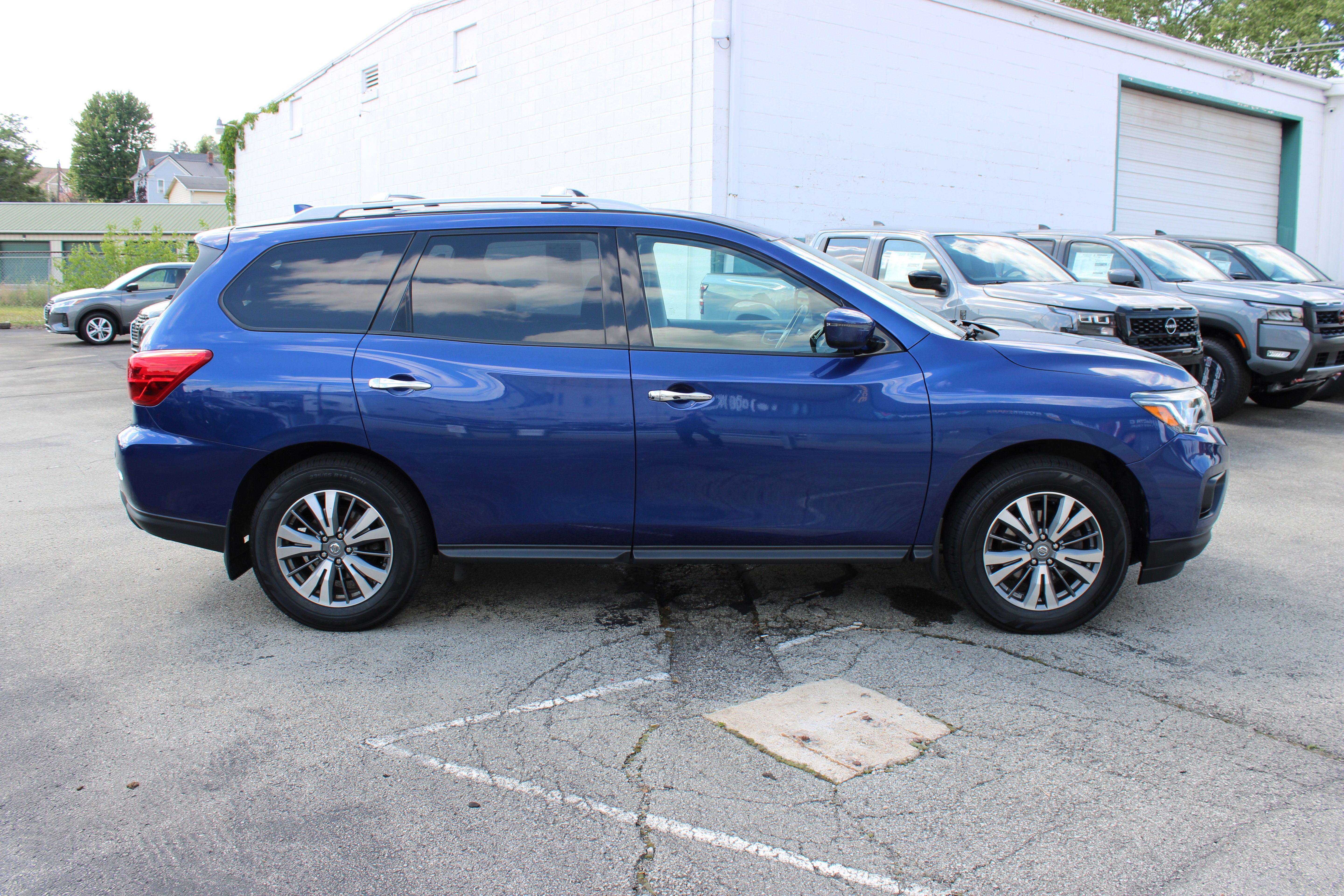 2020 Nissan Pathfinder SV