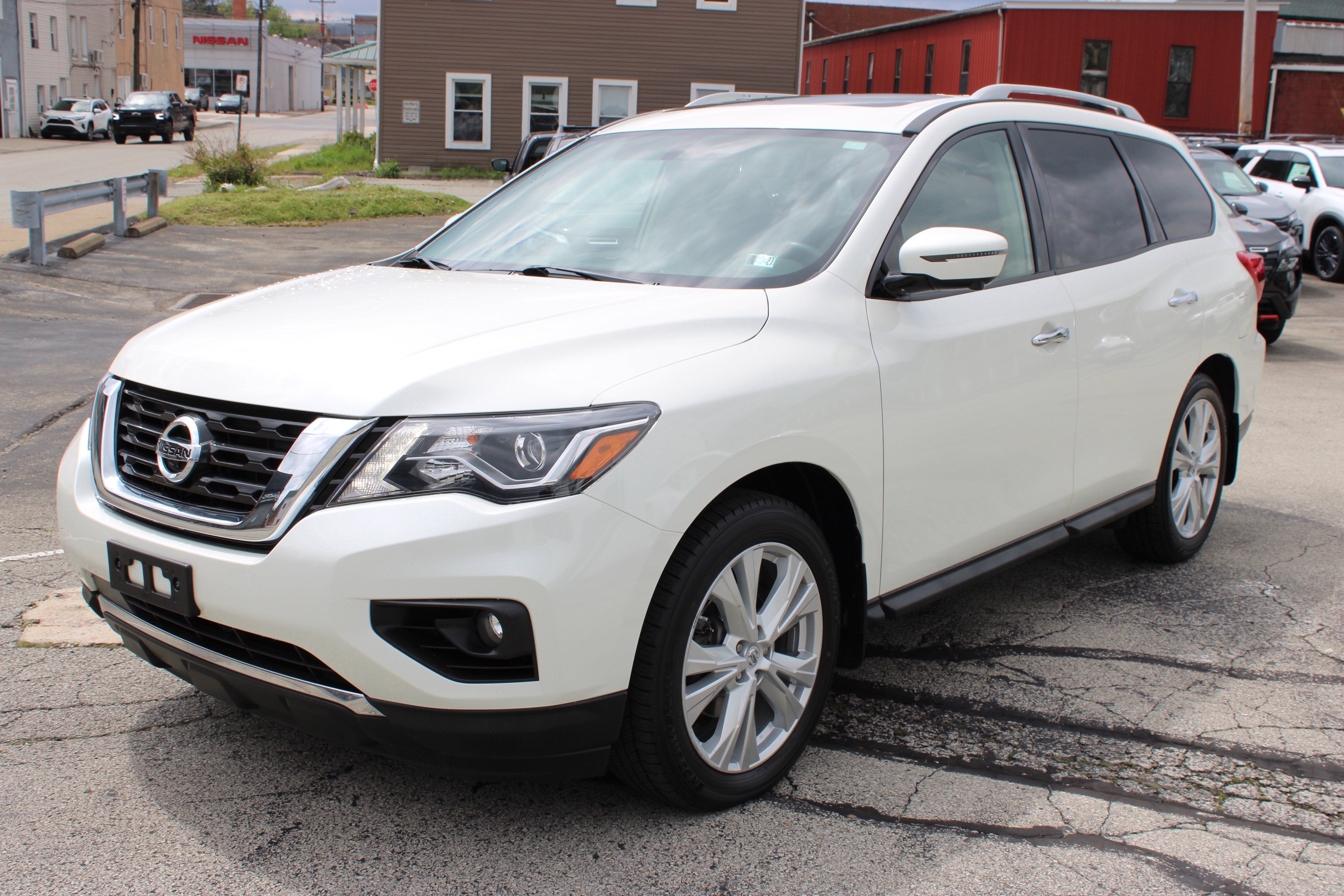 2019 Nissan Pathfinder SL