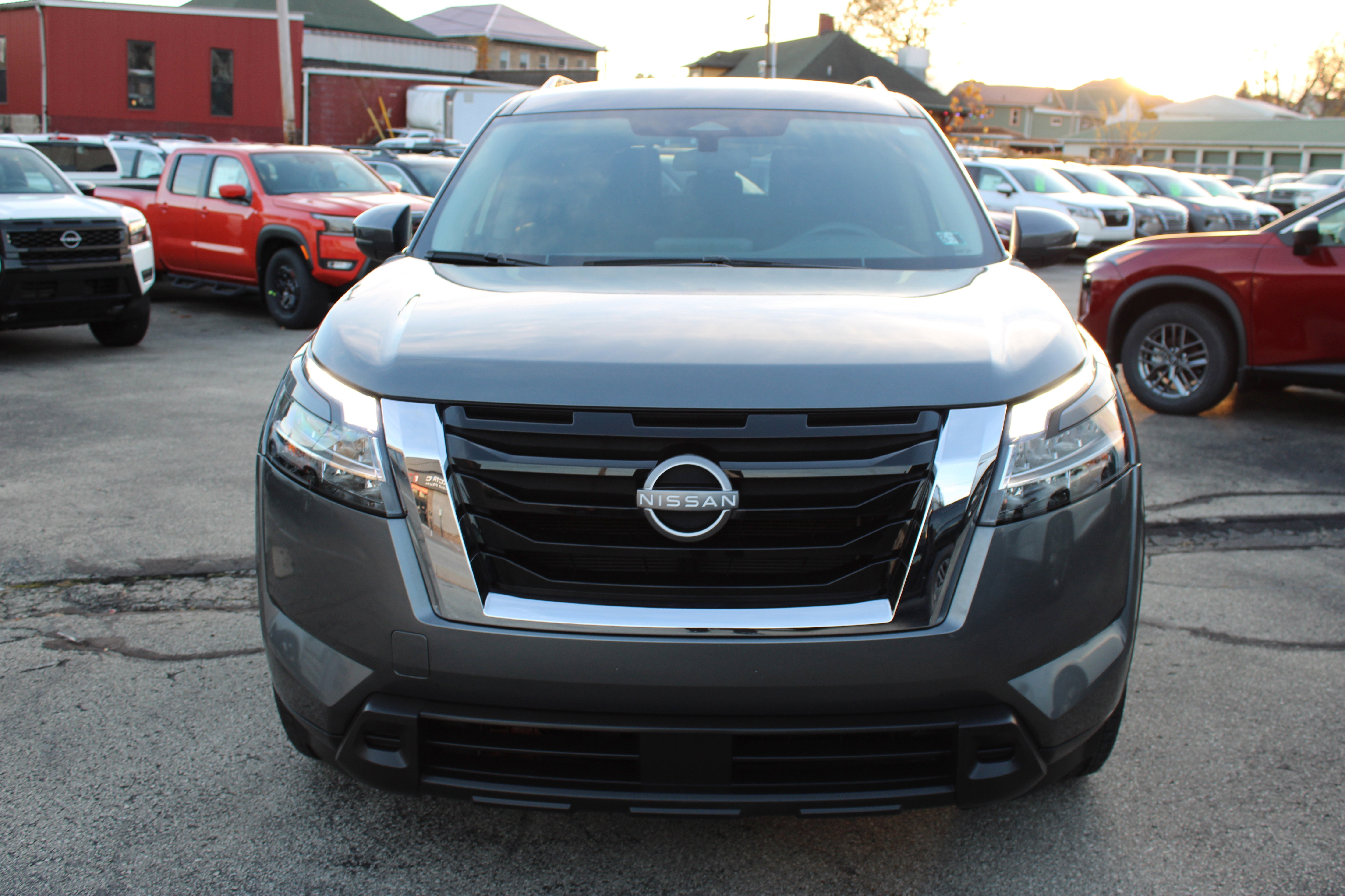 2022 Nissan Pathfinder SV