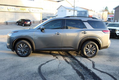 2022 Nissan Pathfinder SV