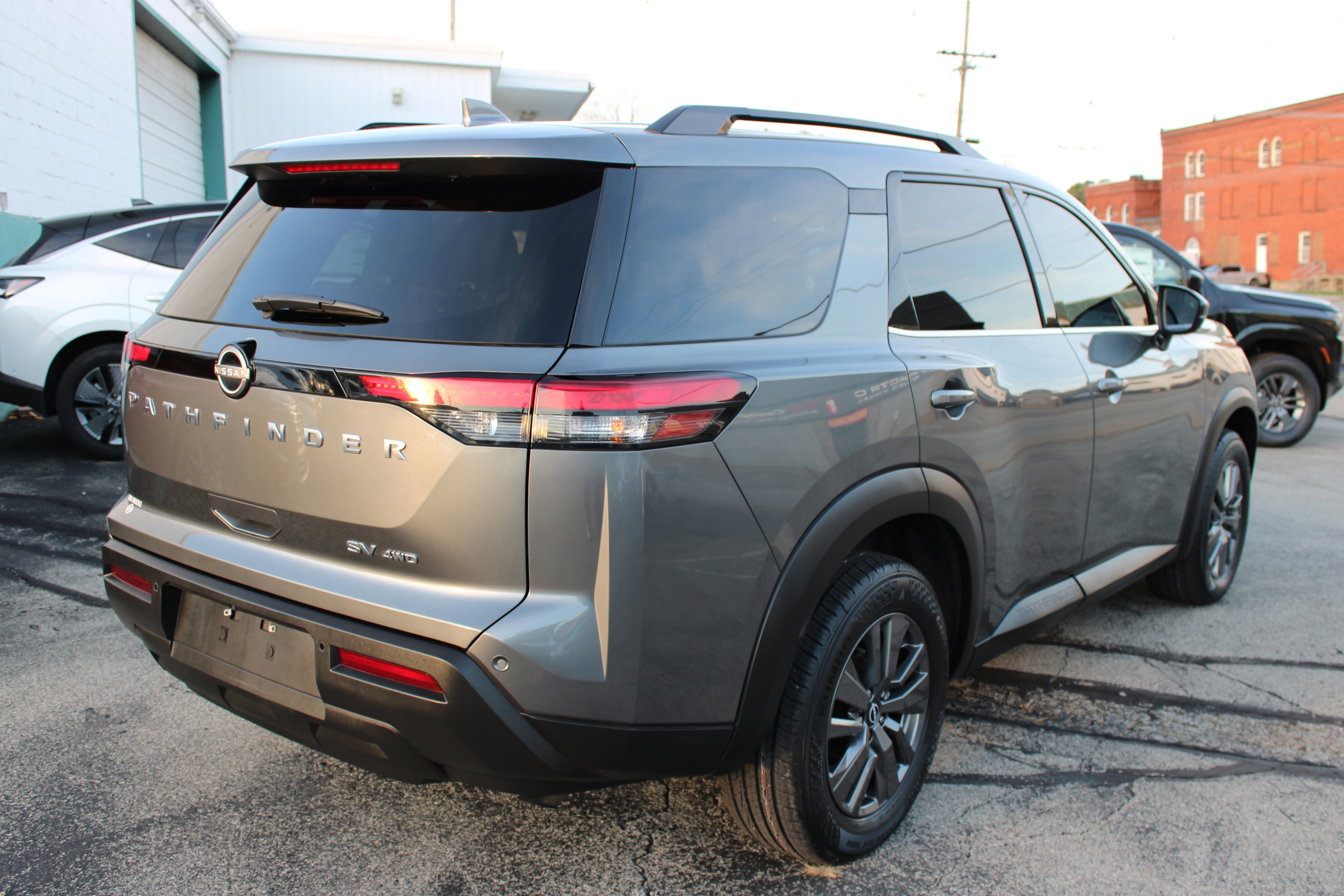 2022 Nissan Pathfinder SV