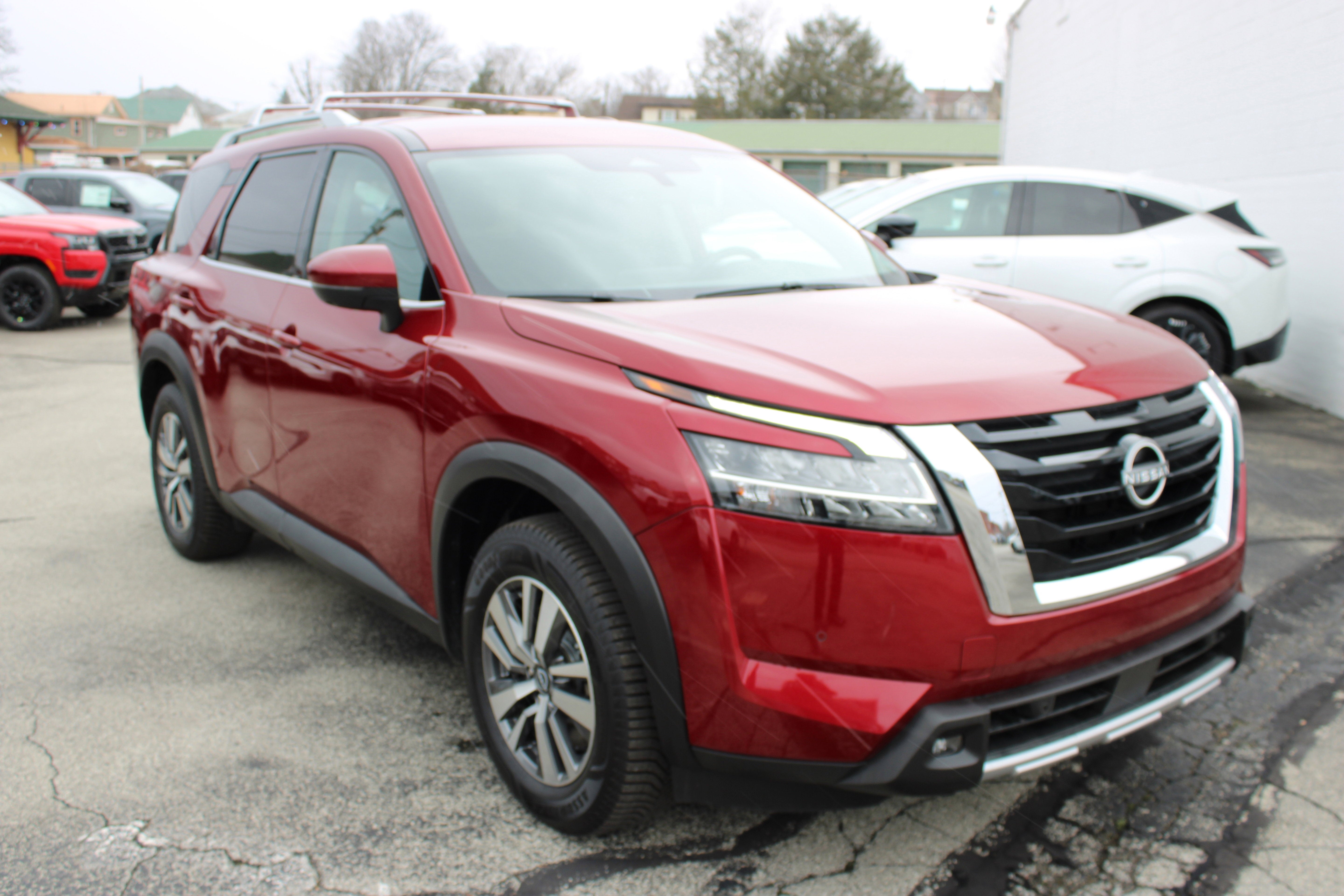 2023 Nissan Pathfinder SL