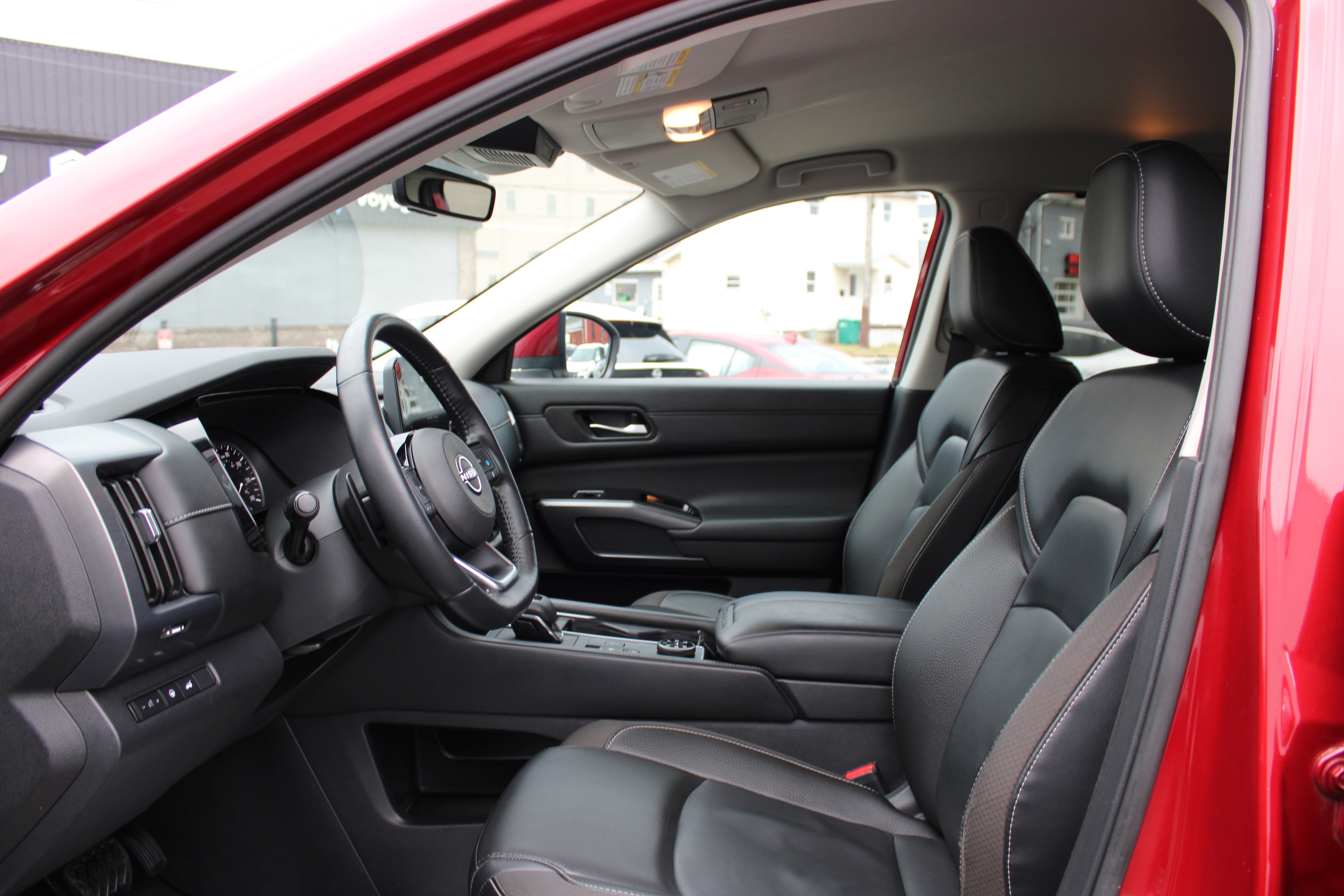 2023 Nissan Pathfinder SL