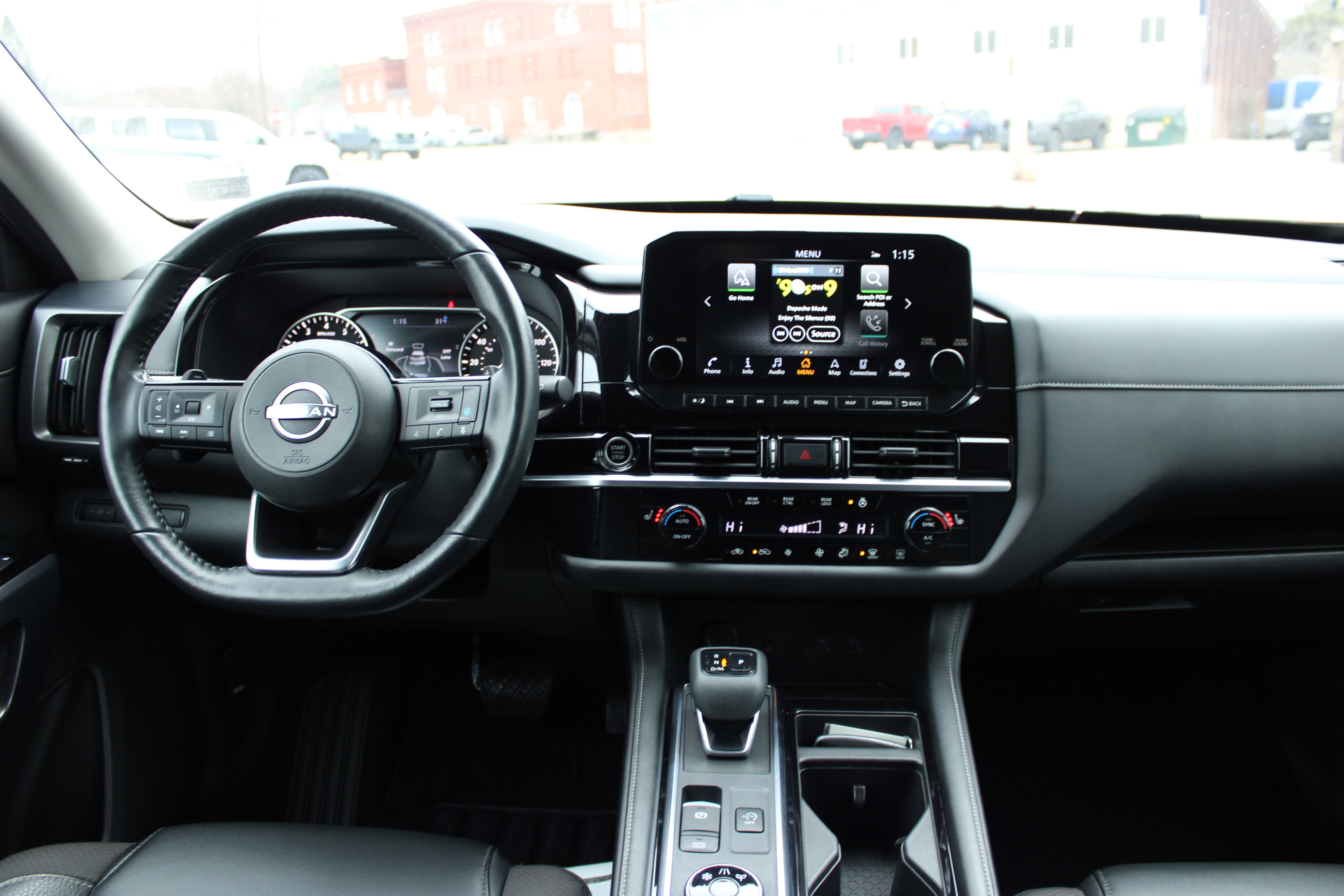 2023 Nissan Pathfinder SL