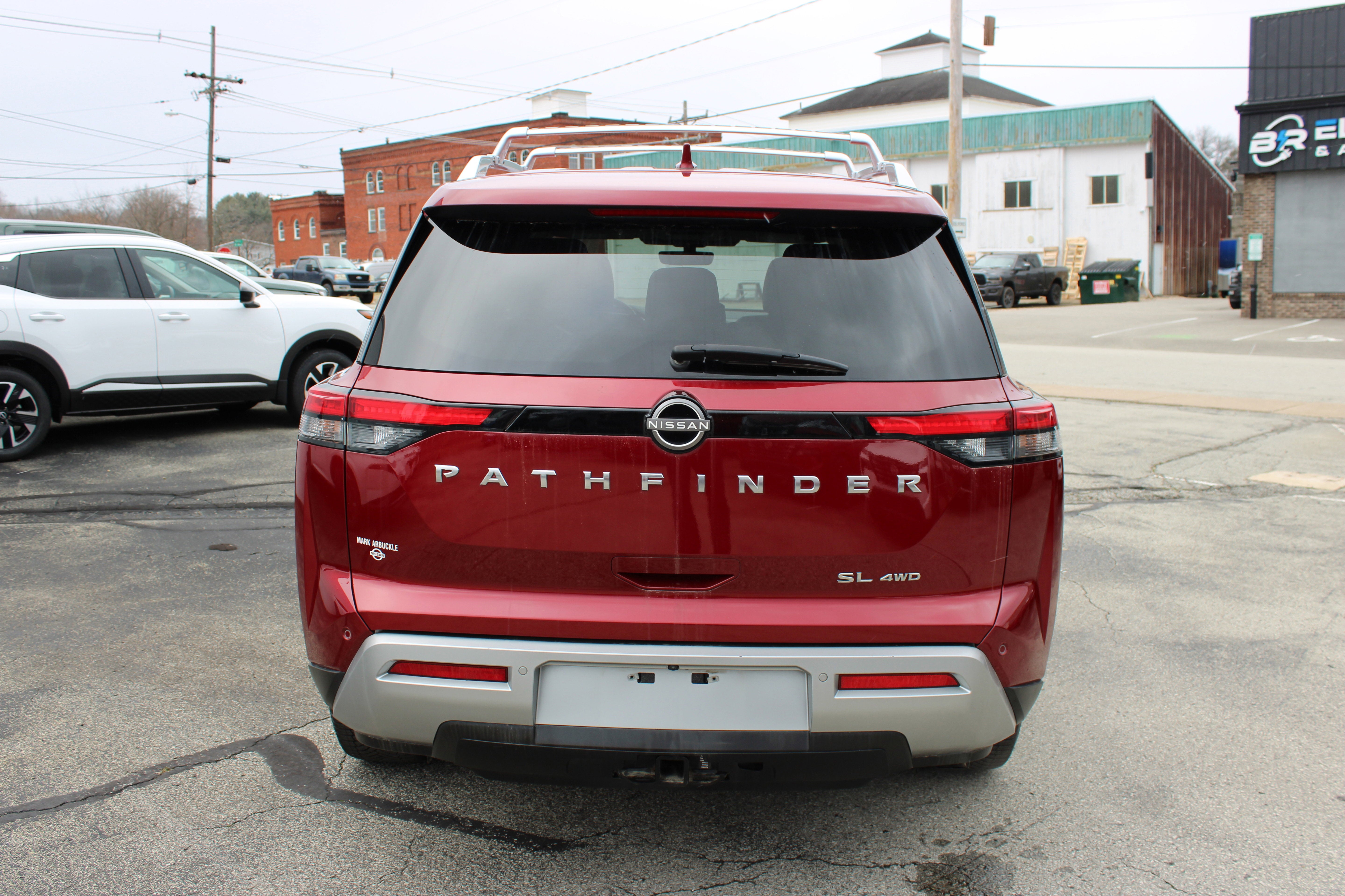 2023 Nissan Pathfinder SL