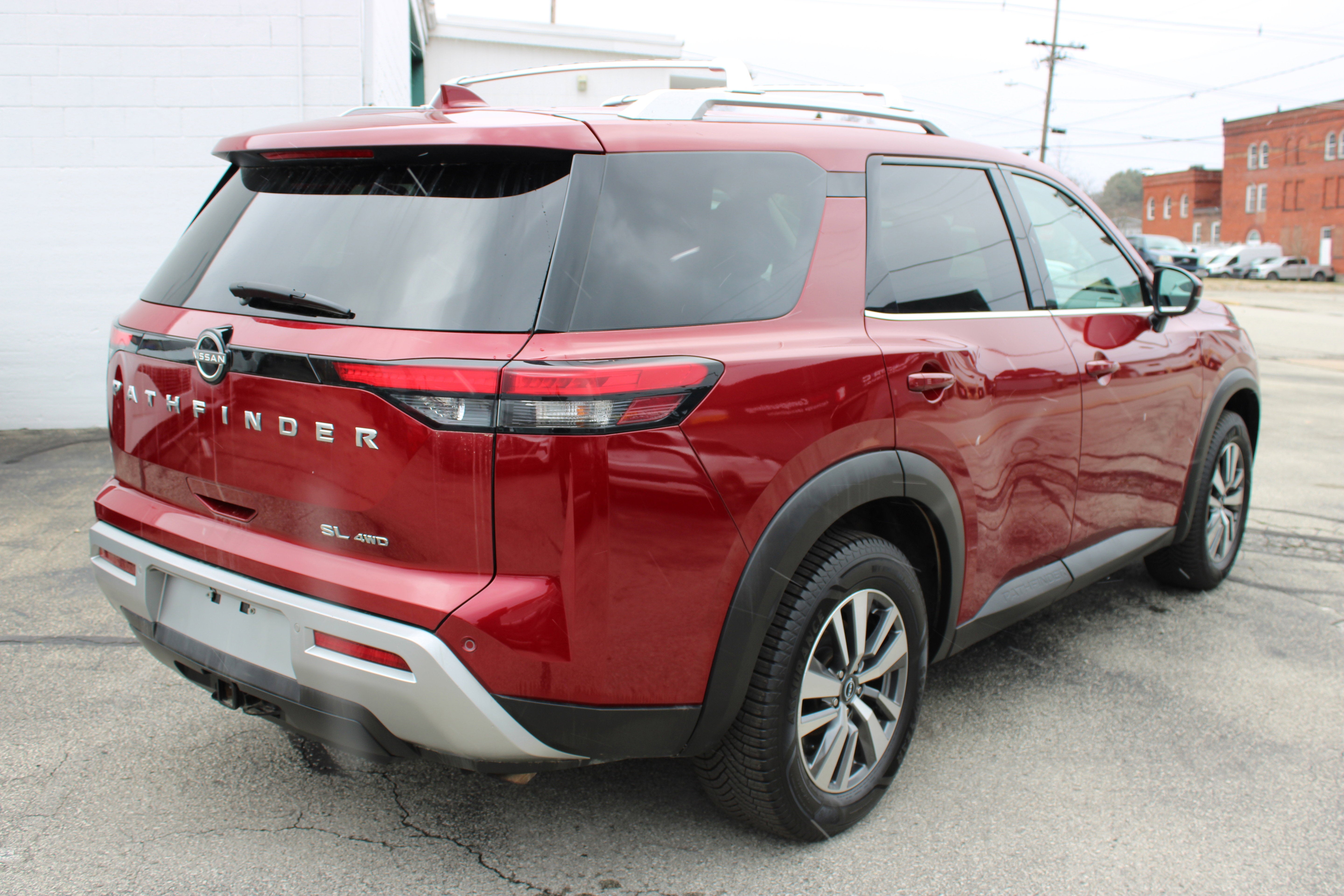 2023 Nissan Pathfinder SL