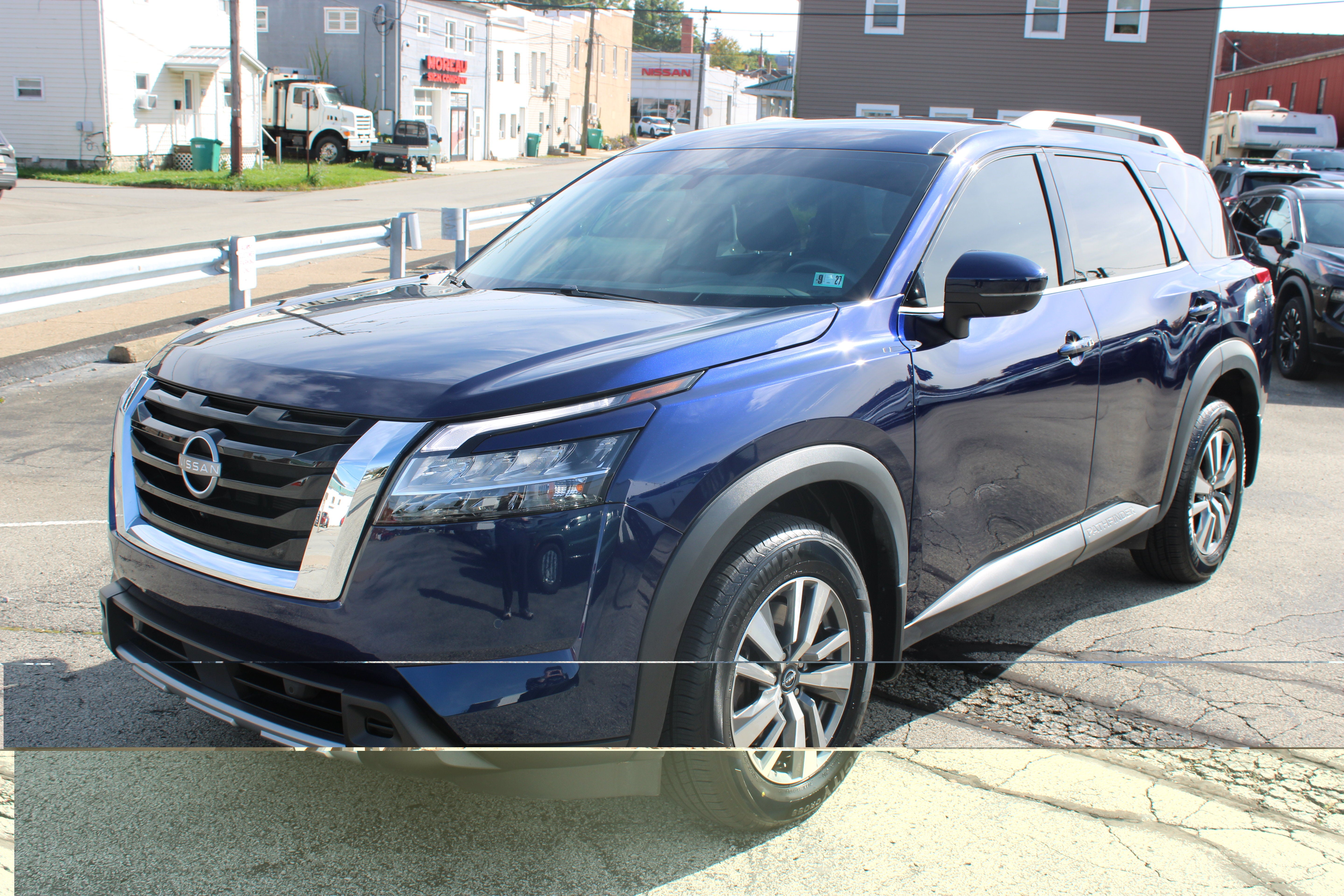2024 Nissan Pathfinder SL