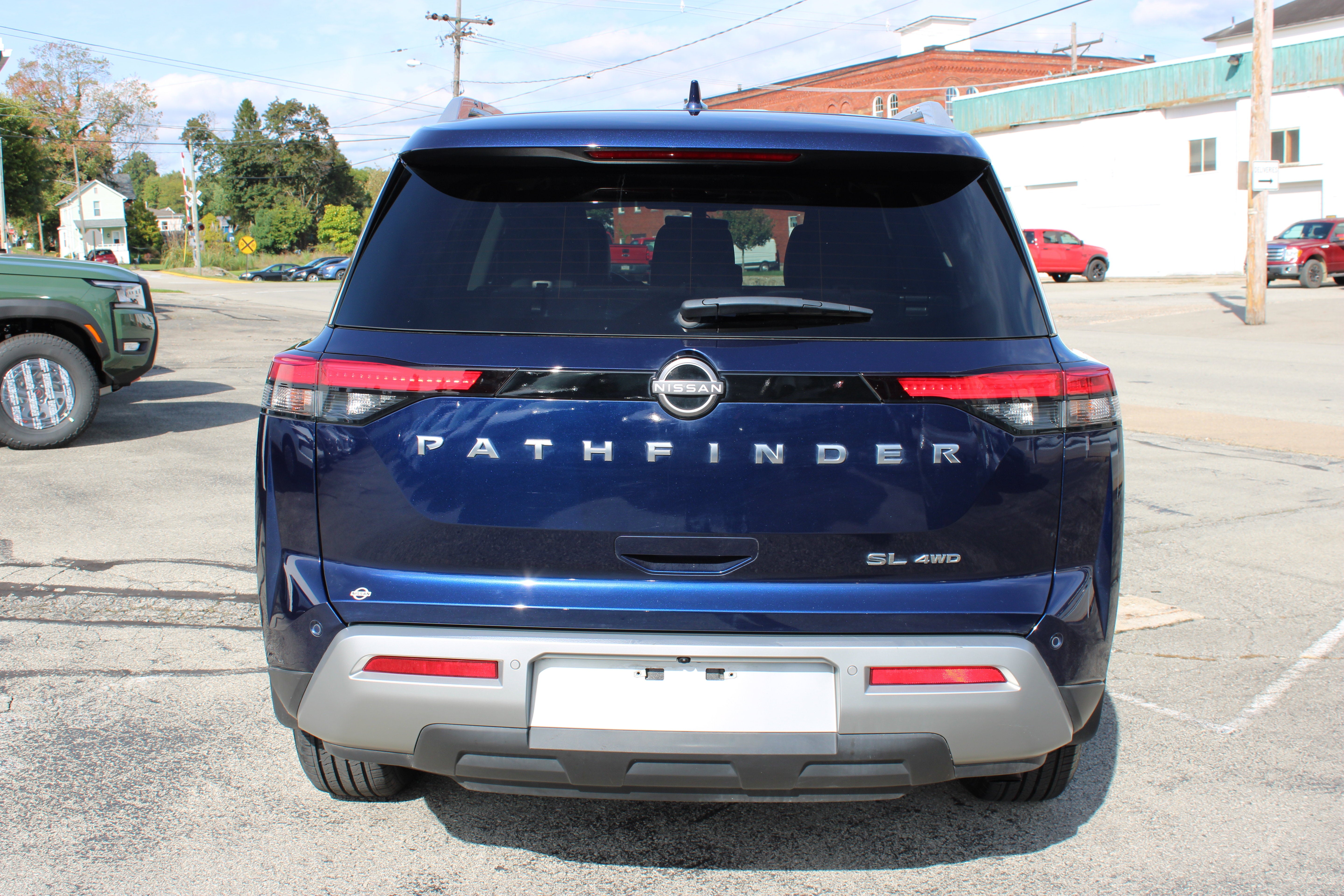 2024 Nissan Pathfinder SL