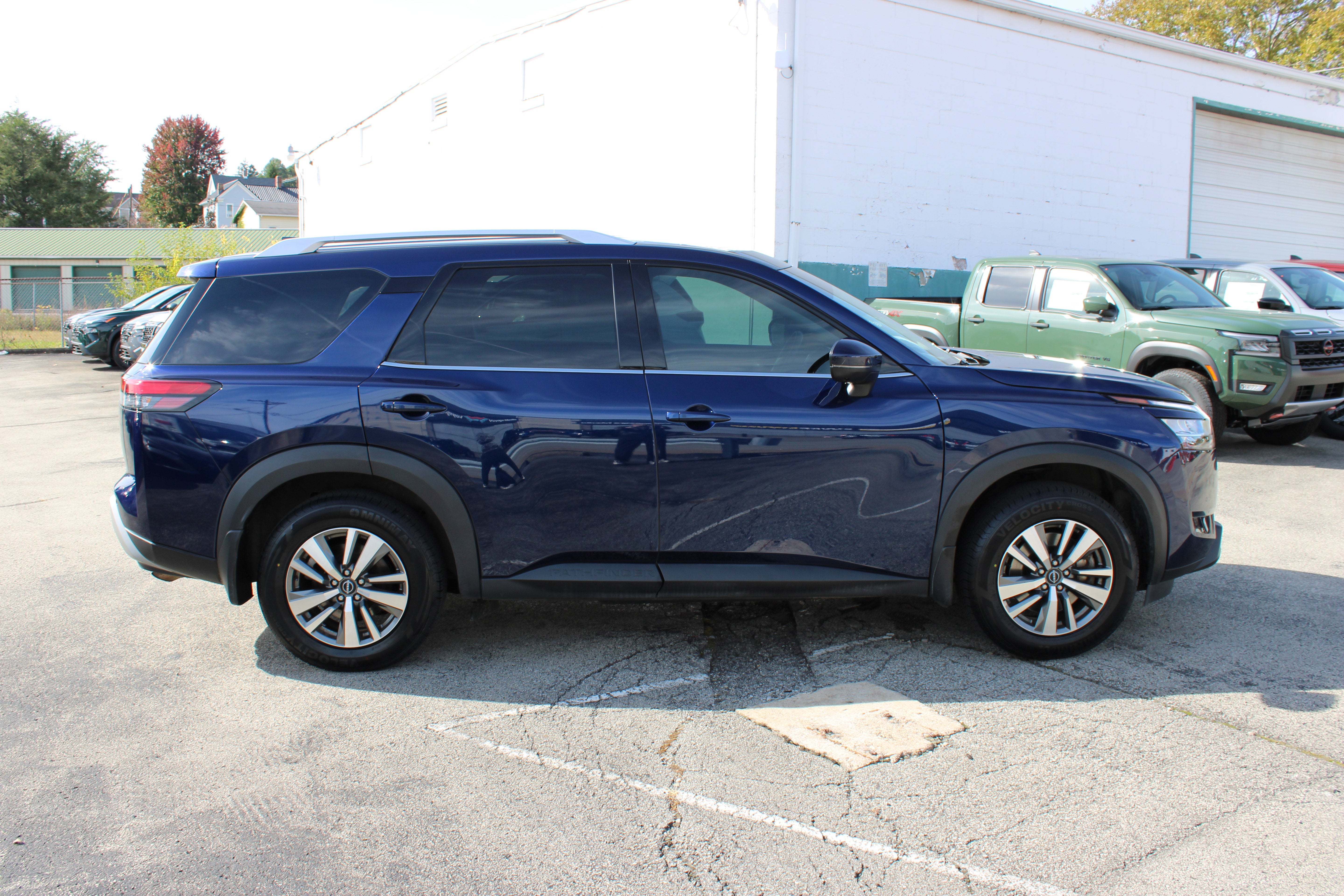 2024 Nissan Pathfinder SL