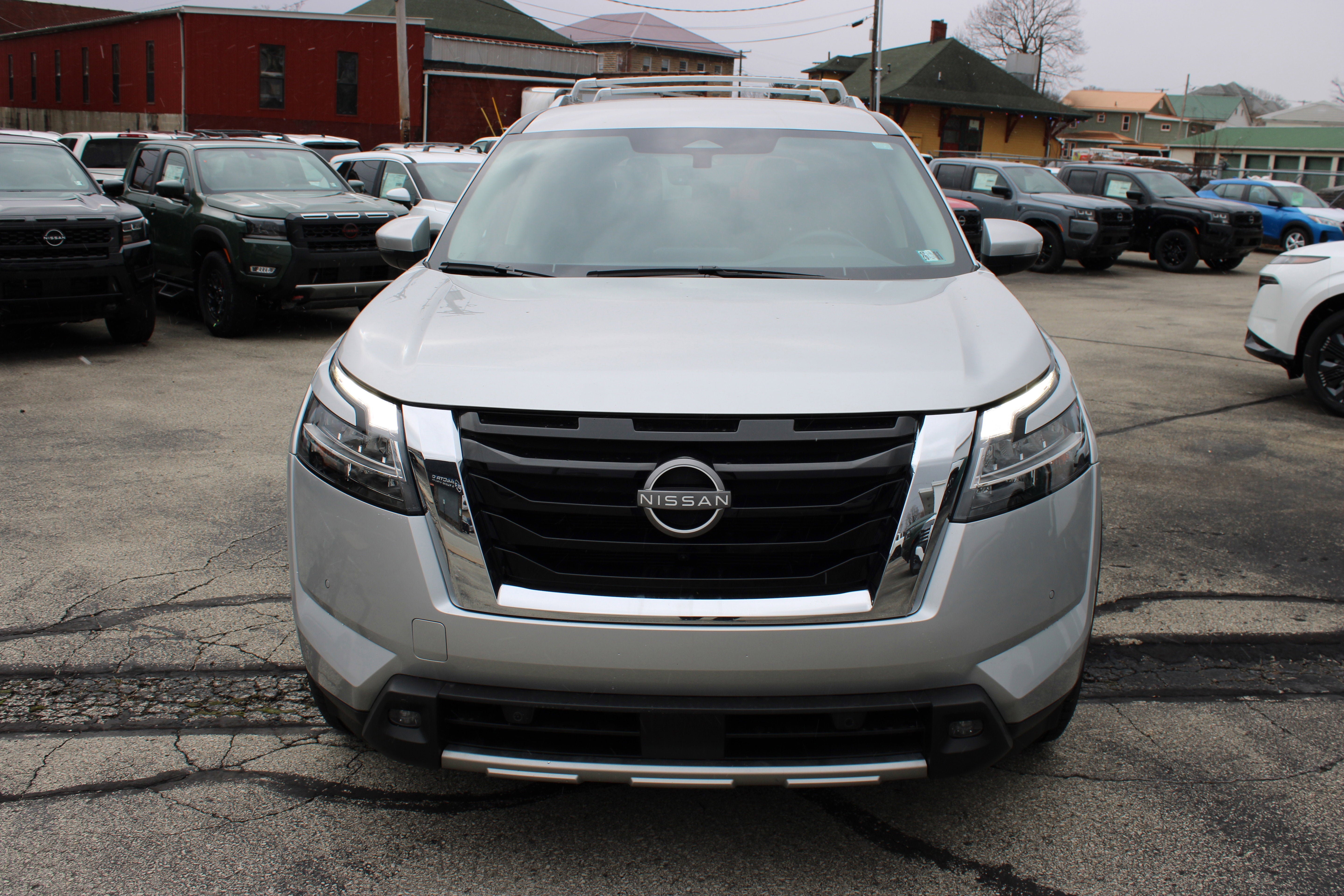 2023 Nissan Pathfinder SL