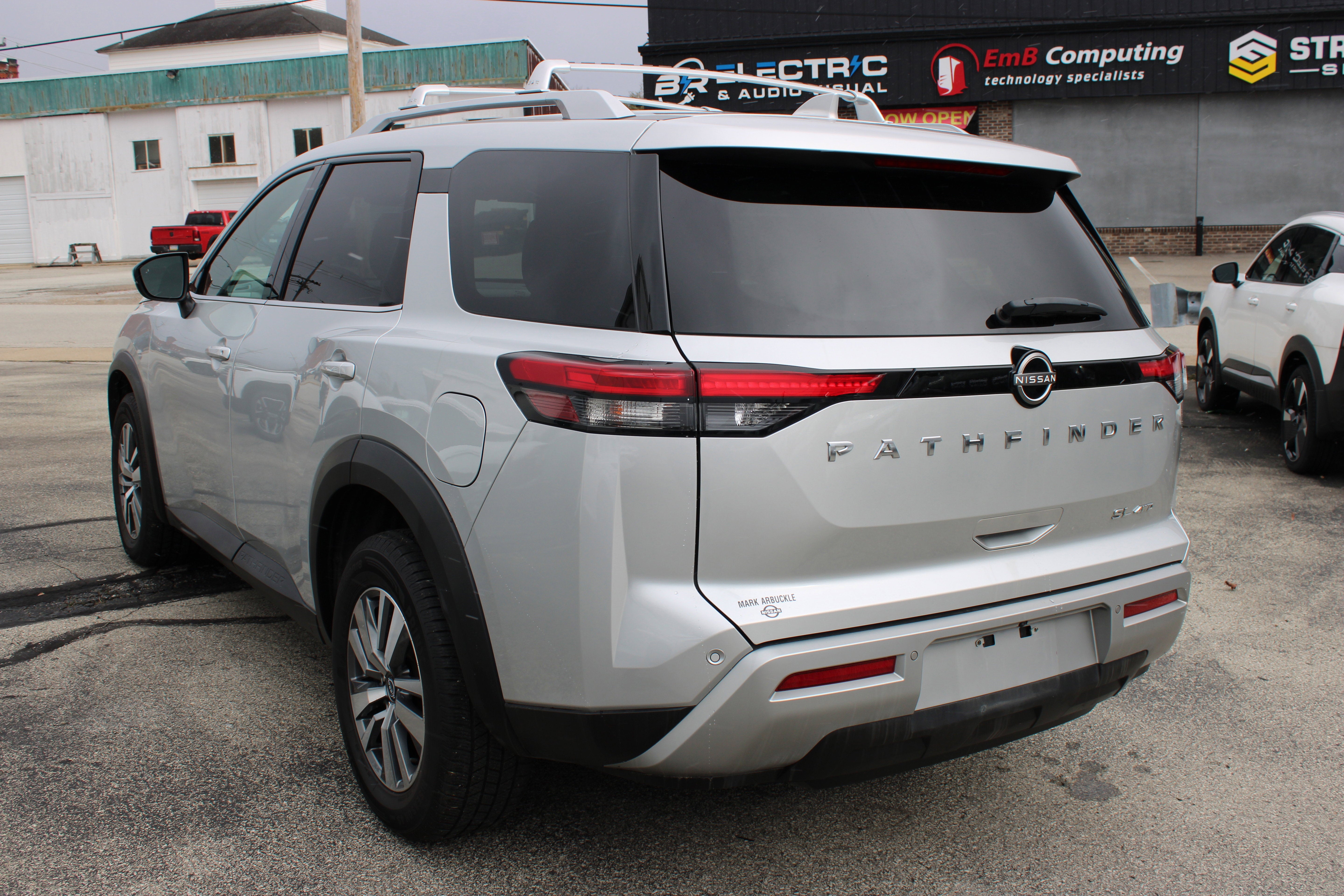 2023 Nissan Pathfinder SL