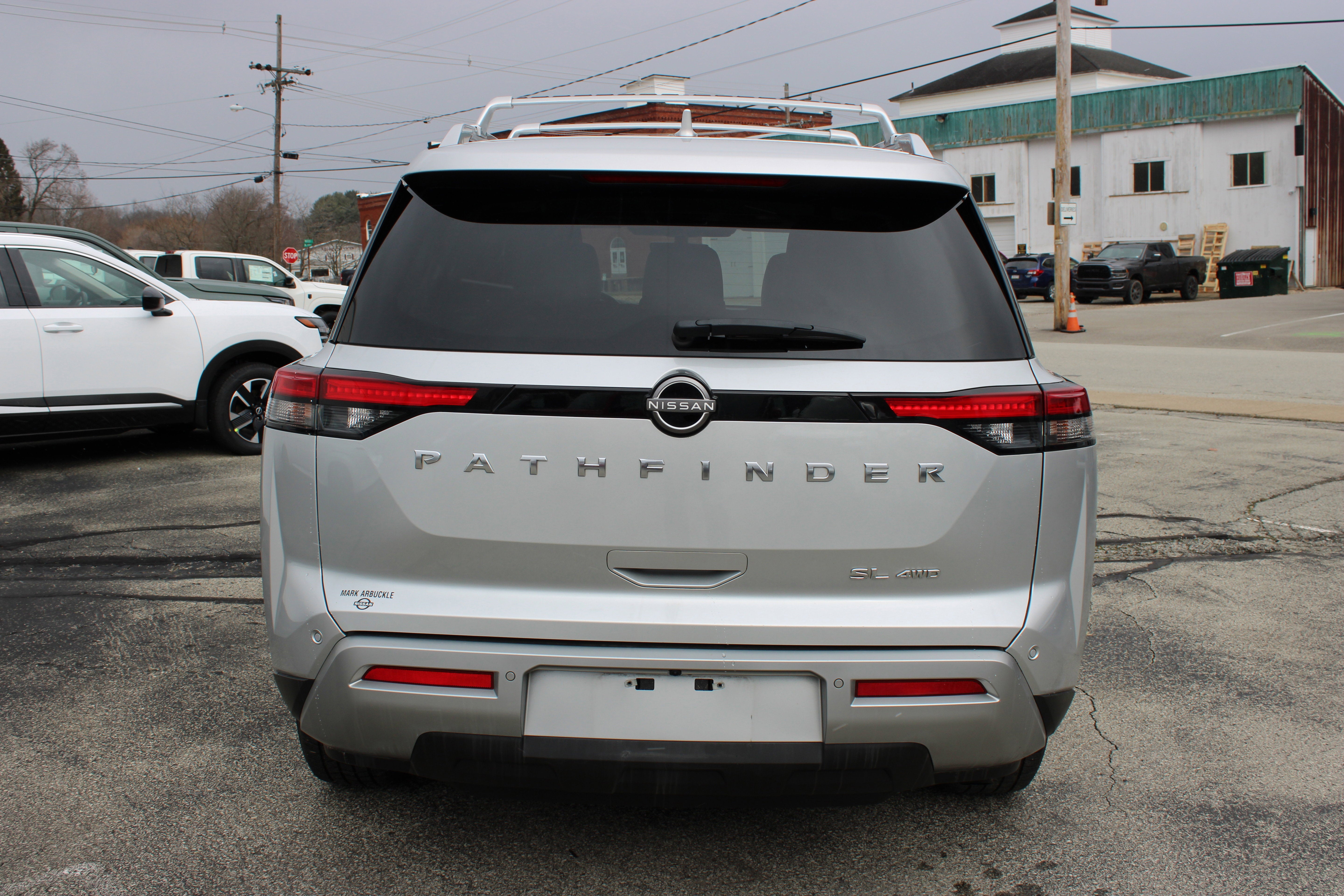 2023 Nissan Pathfinder SL