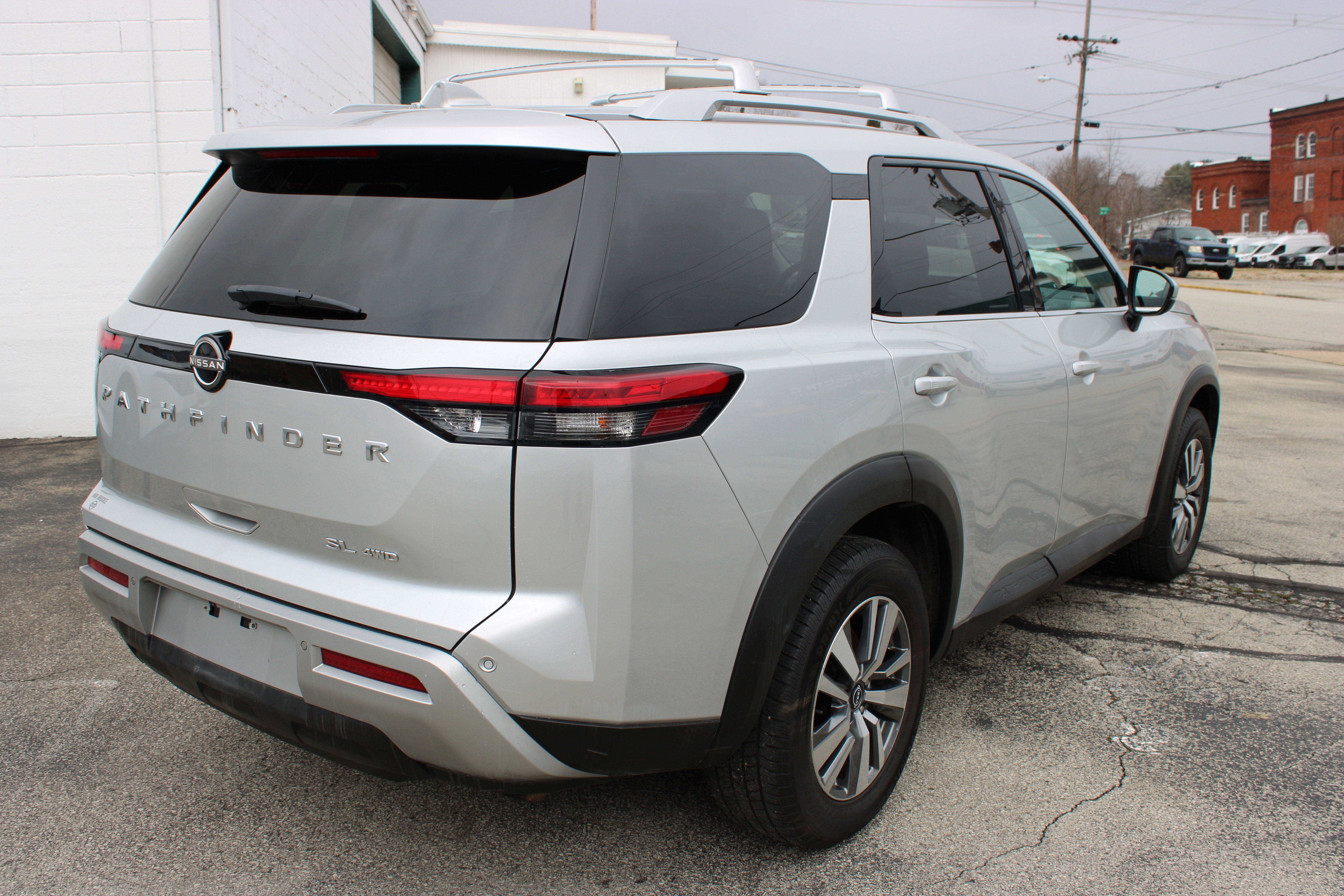 2023 Nissan Pathfinder SL