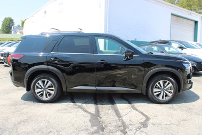 2022 Nissan Pathfinder SL