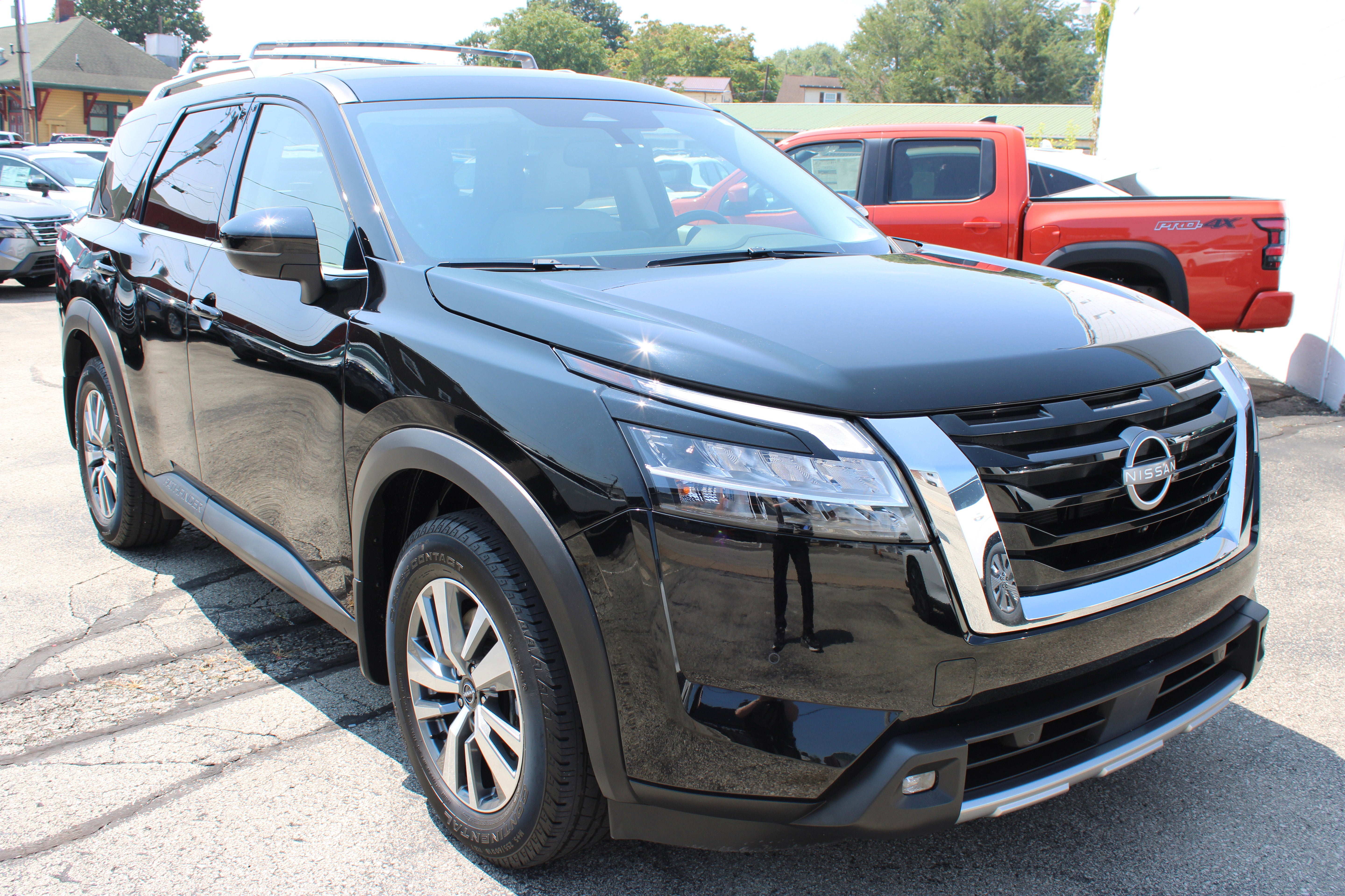 2022 Nissan Pathfinder SL