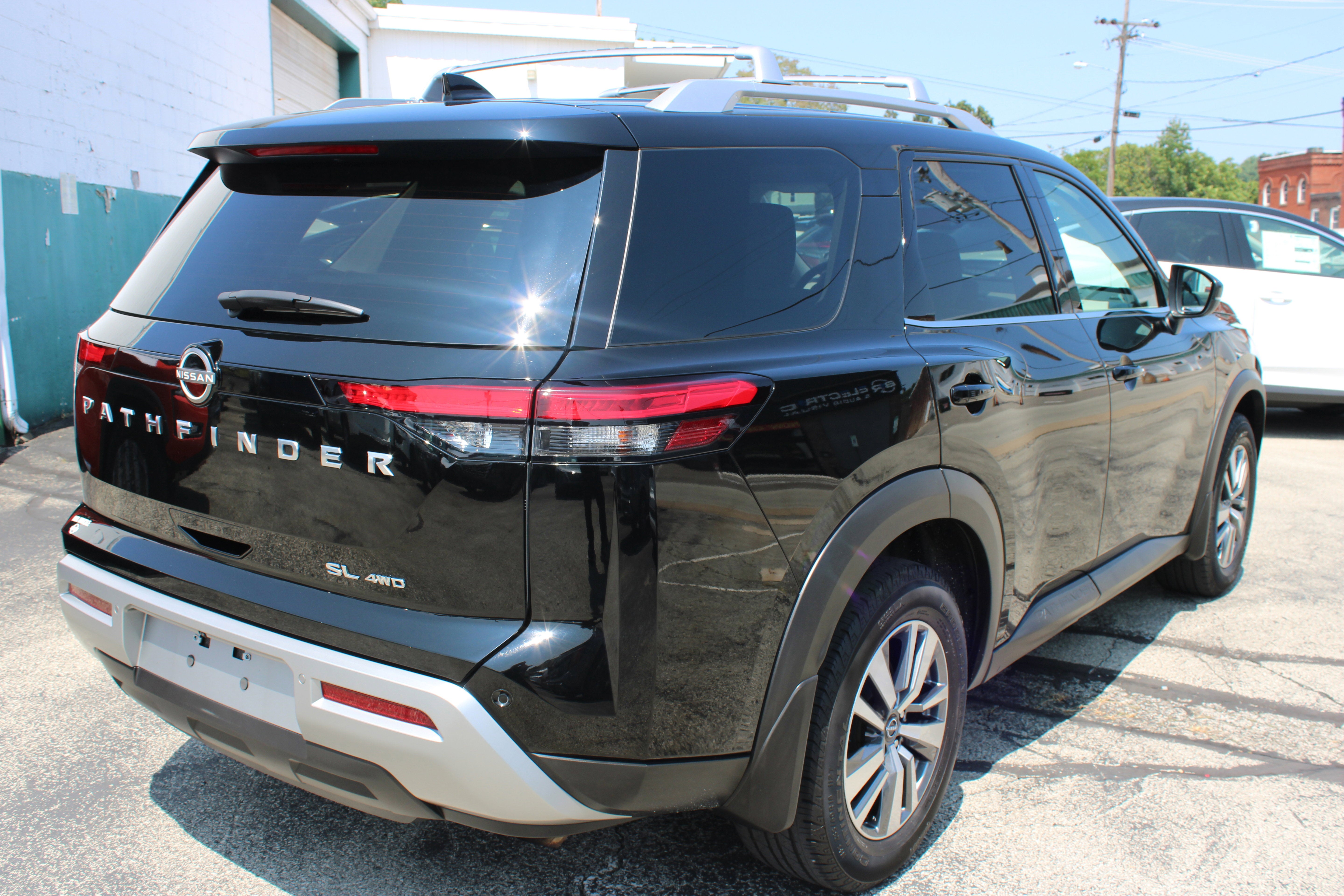 2022 Nissan Pathfinder SL