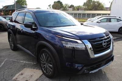 2022 Nissan Pathfinder SL