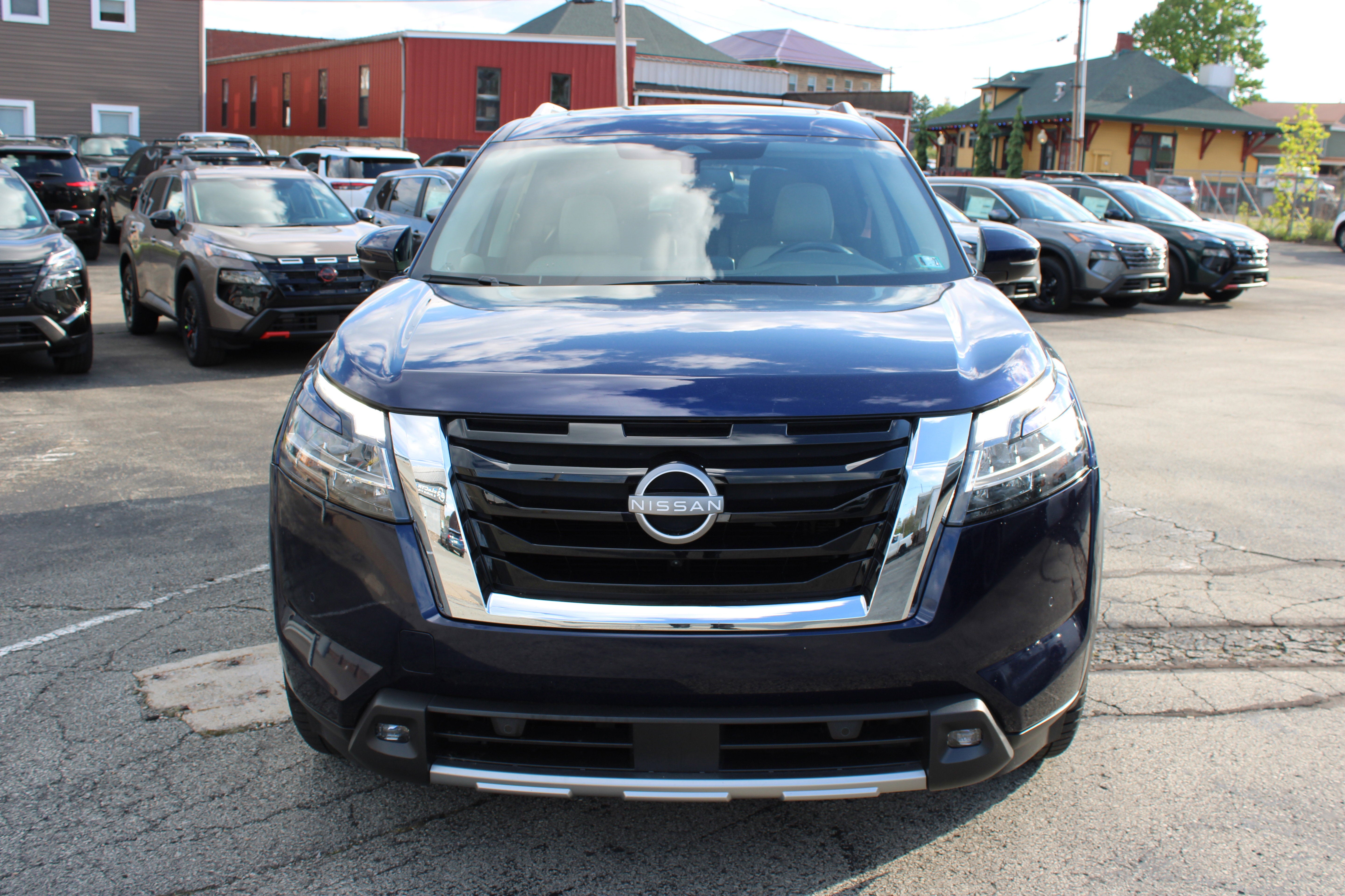 2022 Nissan Pathfinder SL