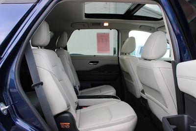 2022 Nissan Pathfinder SL