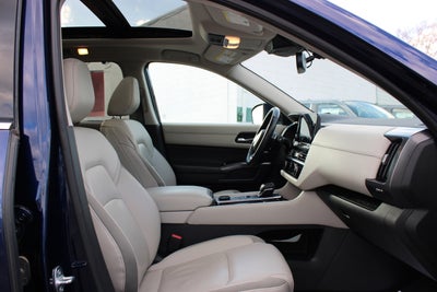 2022 Nissan Pathfinder SL