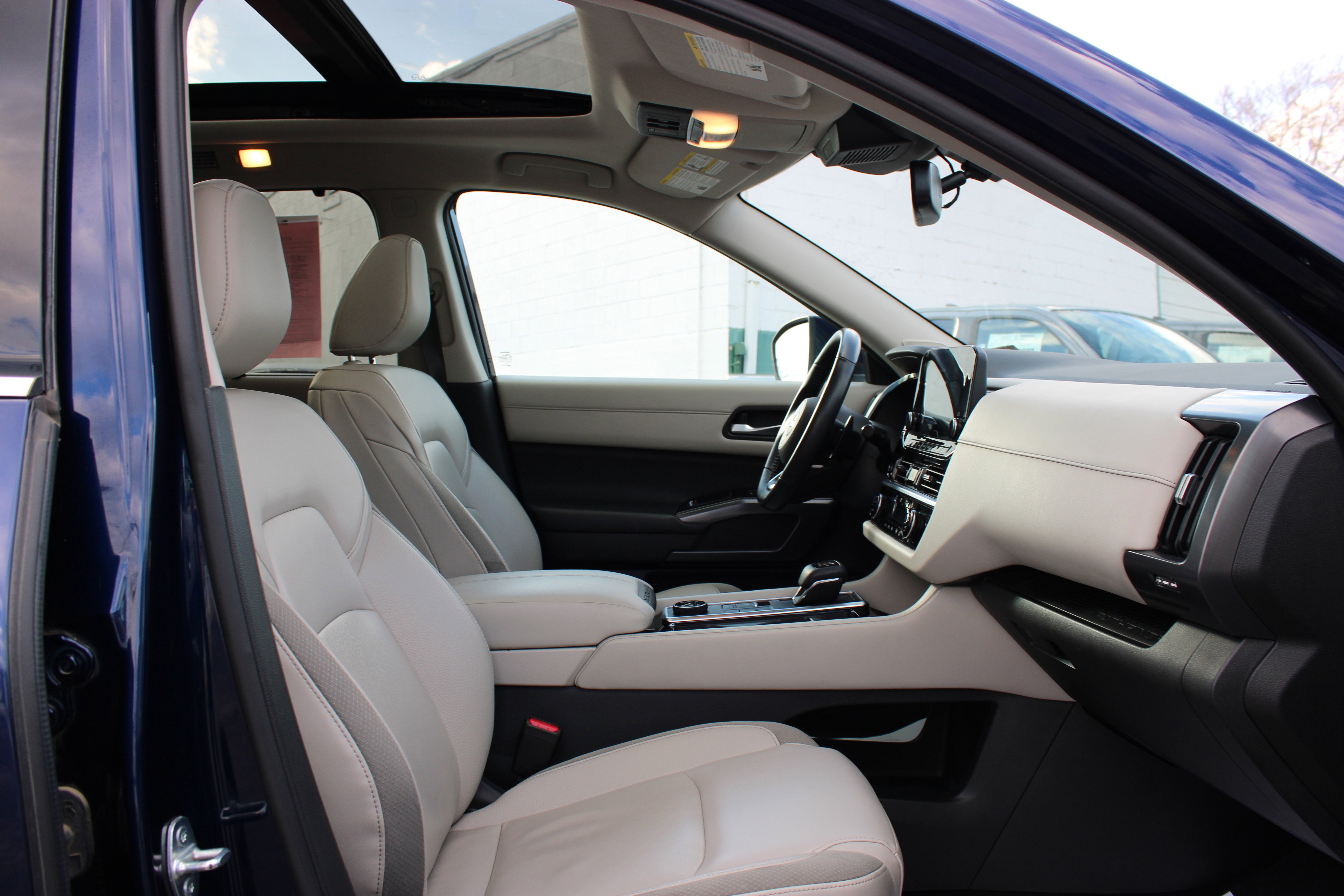 2022 Nissan Pathfinder SL