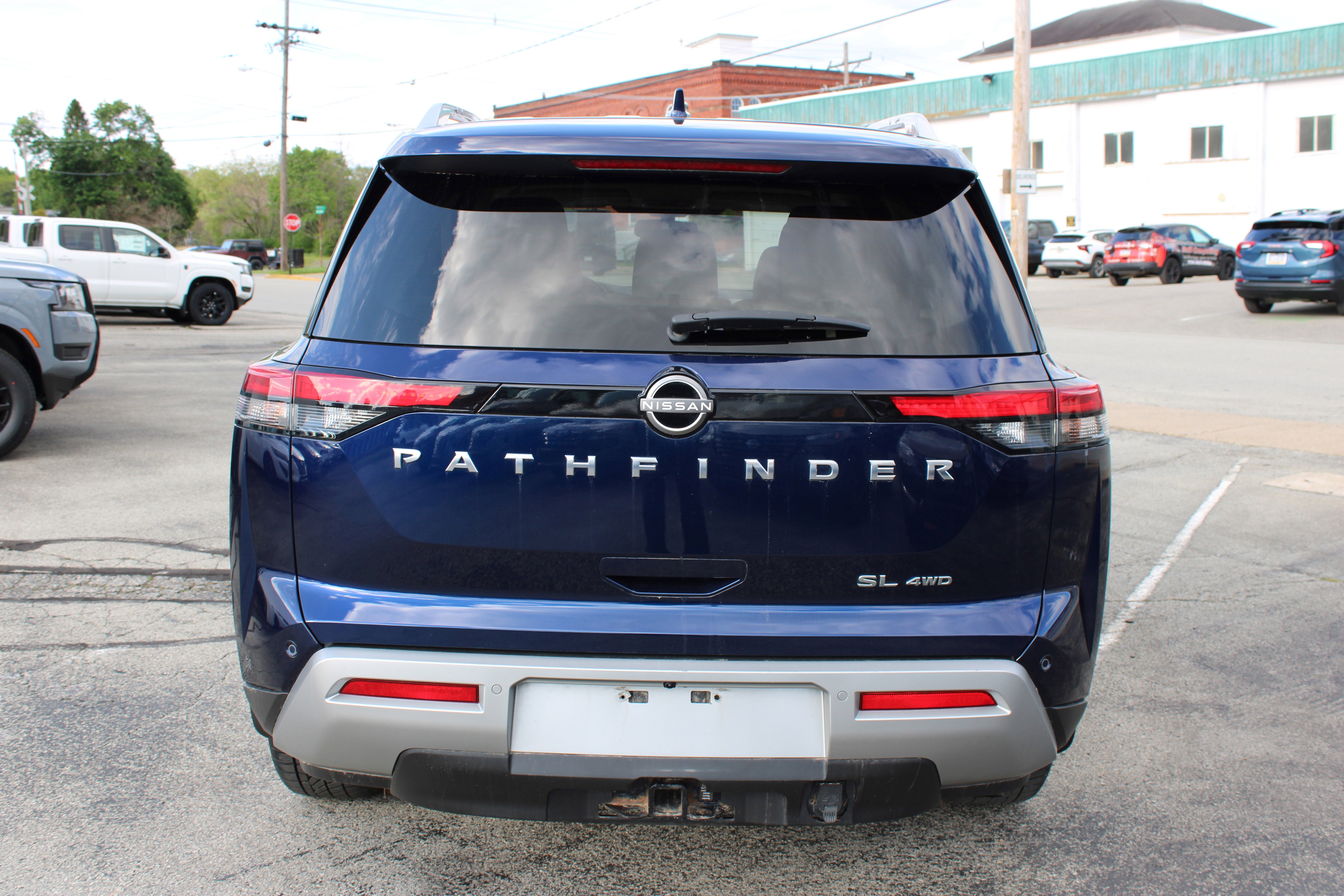 2022 Nissan Pathfinder SL