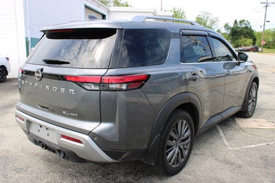 2022 Nissan Pathfinder SL