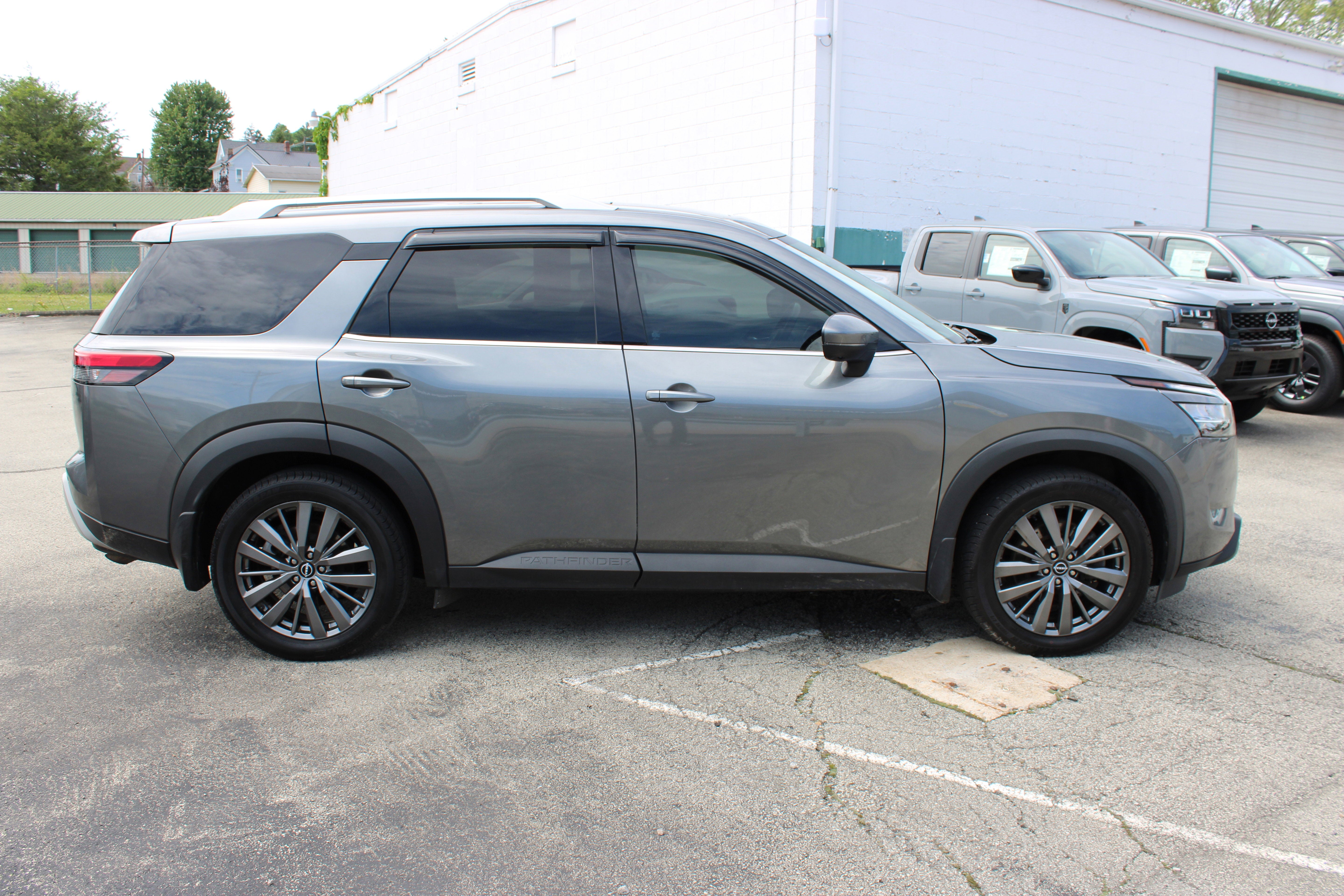 2022 Nissan Pathfinder SL