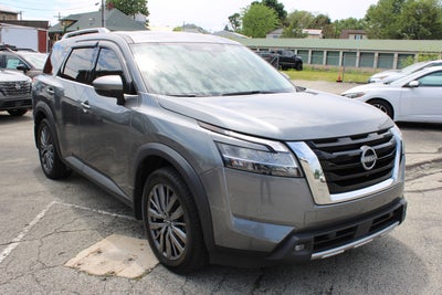 2022 Nissan Pathfinder SL