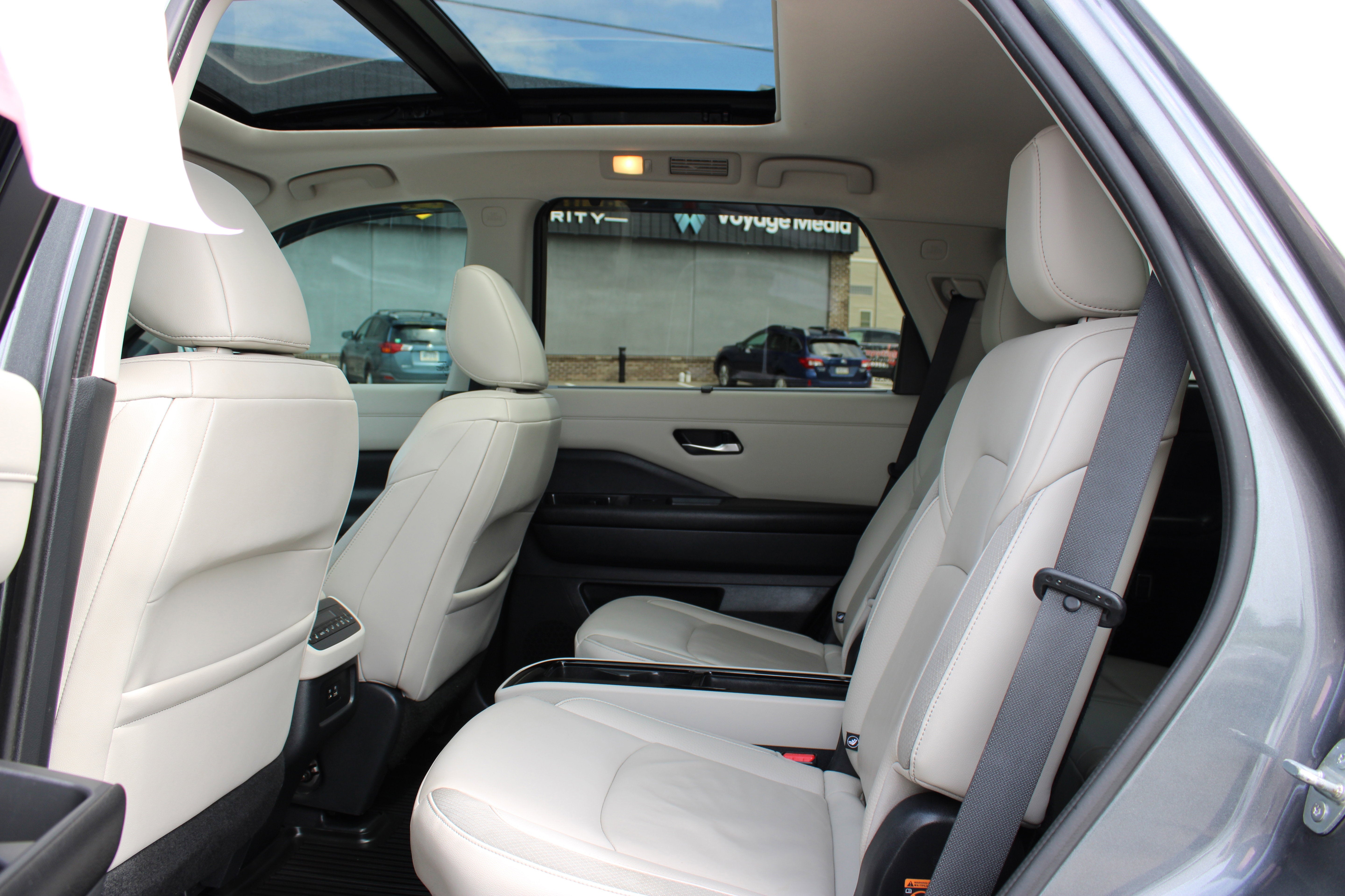 2022 Nissan Pathfinder SL