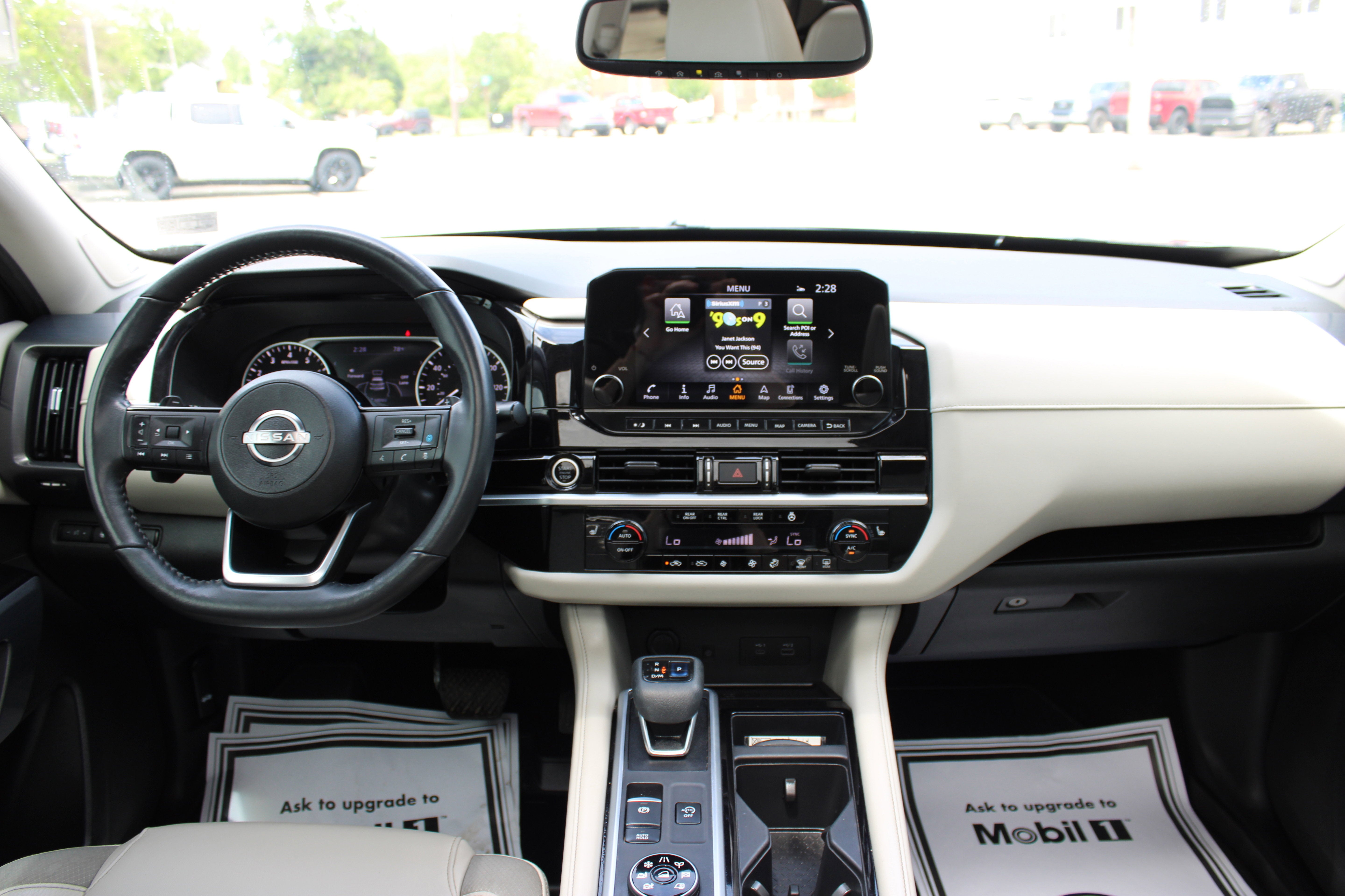 2022 Nissan Pathfinder SL