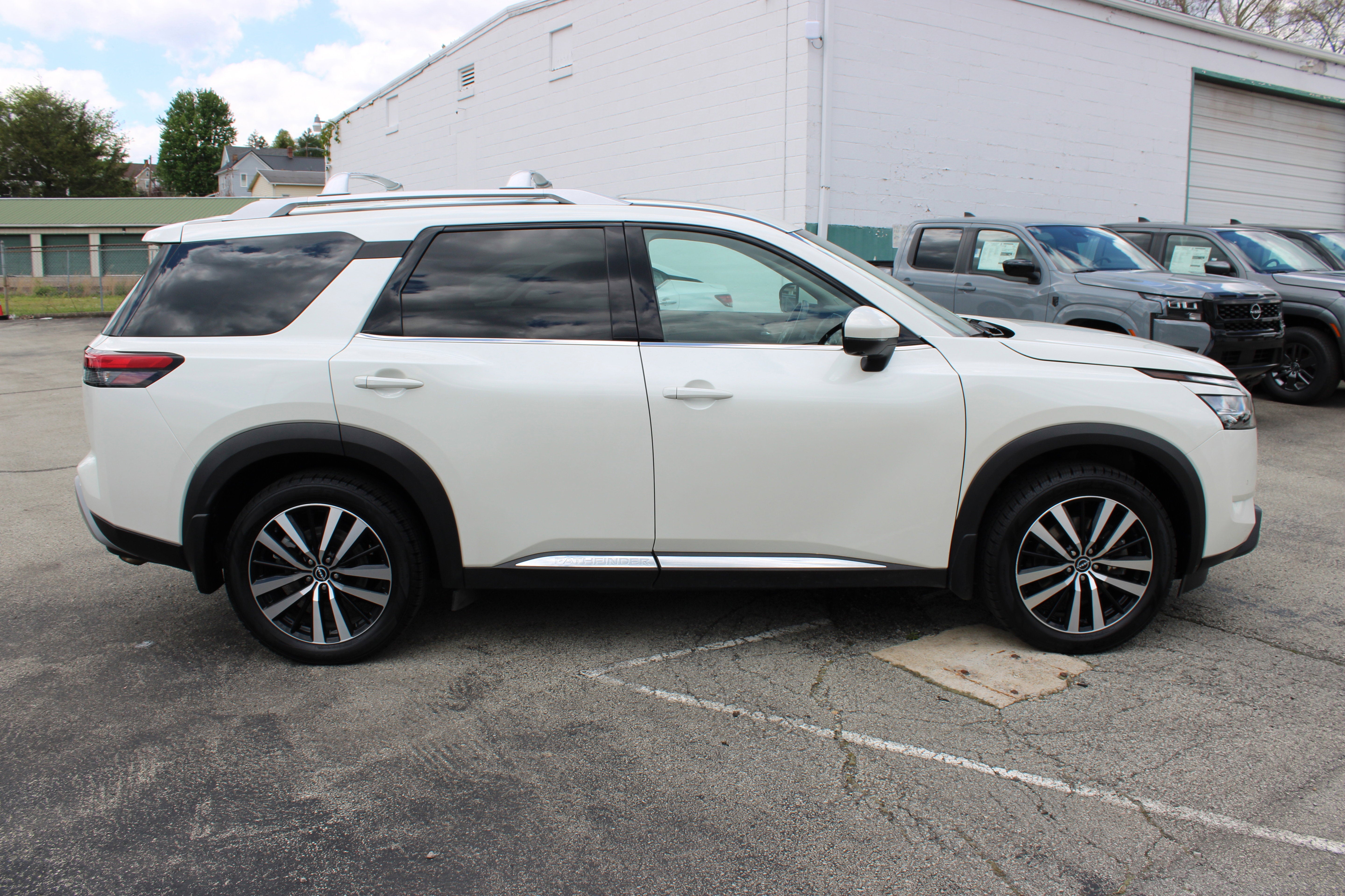 2023 Nissan Pathfinder Platinum