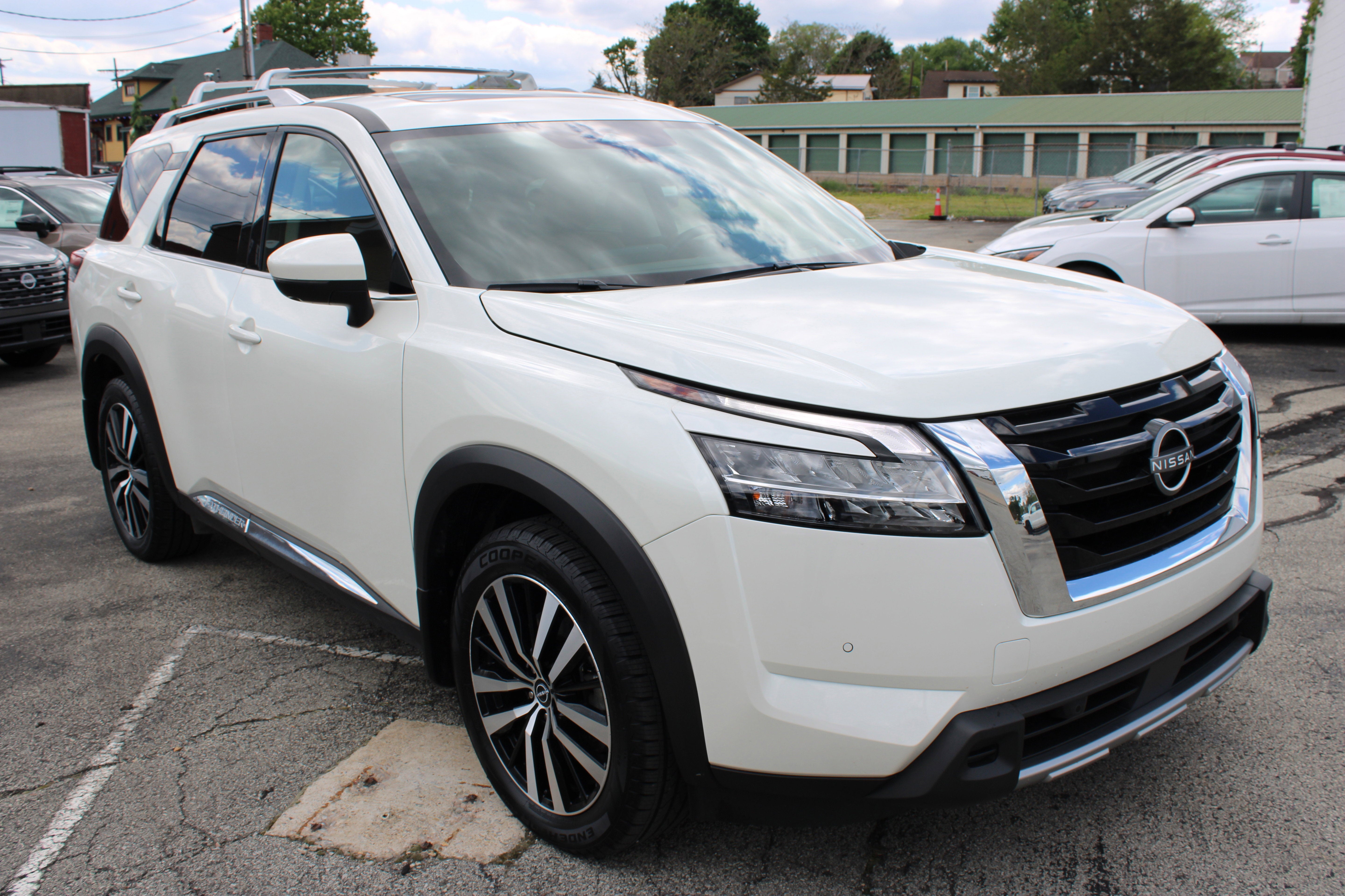 2023 Nissan Pathfinder Platinum