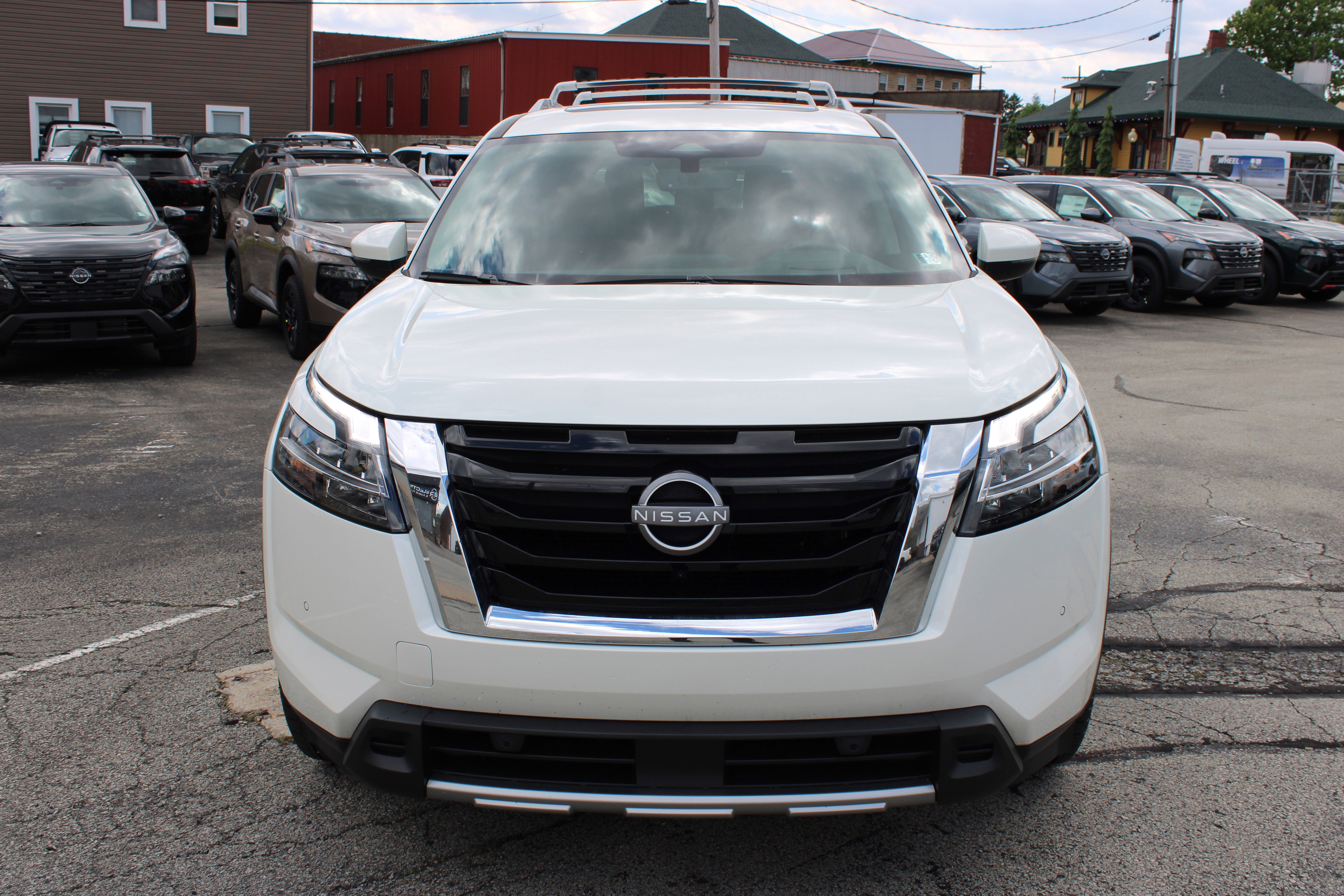 2023 Nissan Pathfinder Platinum