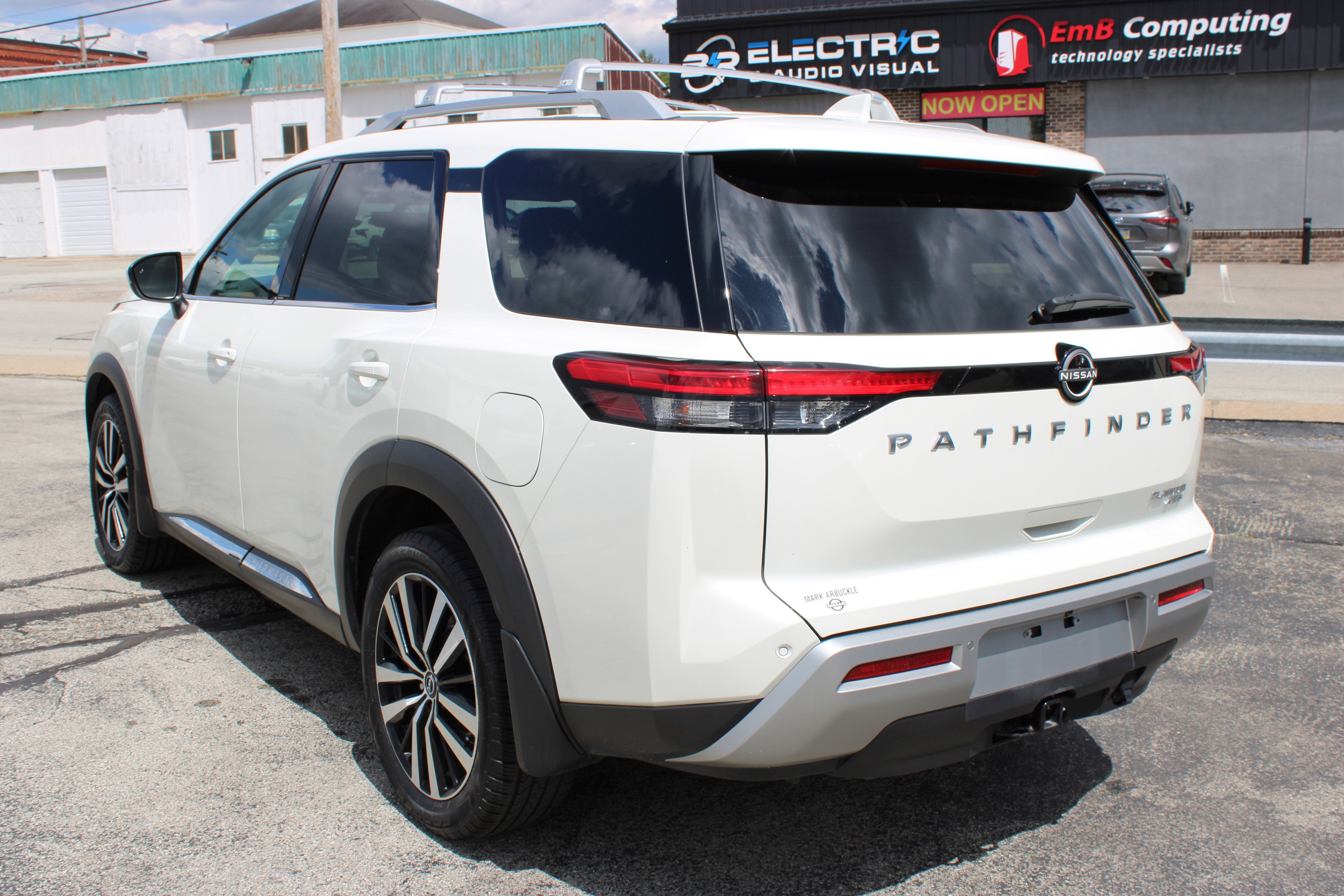 2023 Nissan Pathfinder Platinum