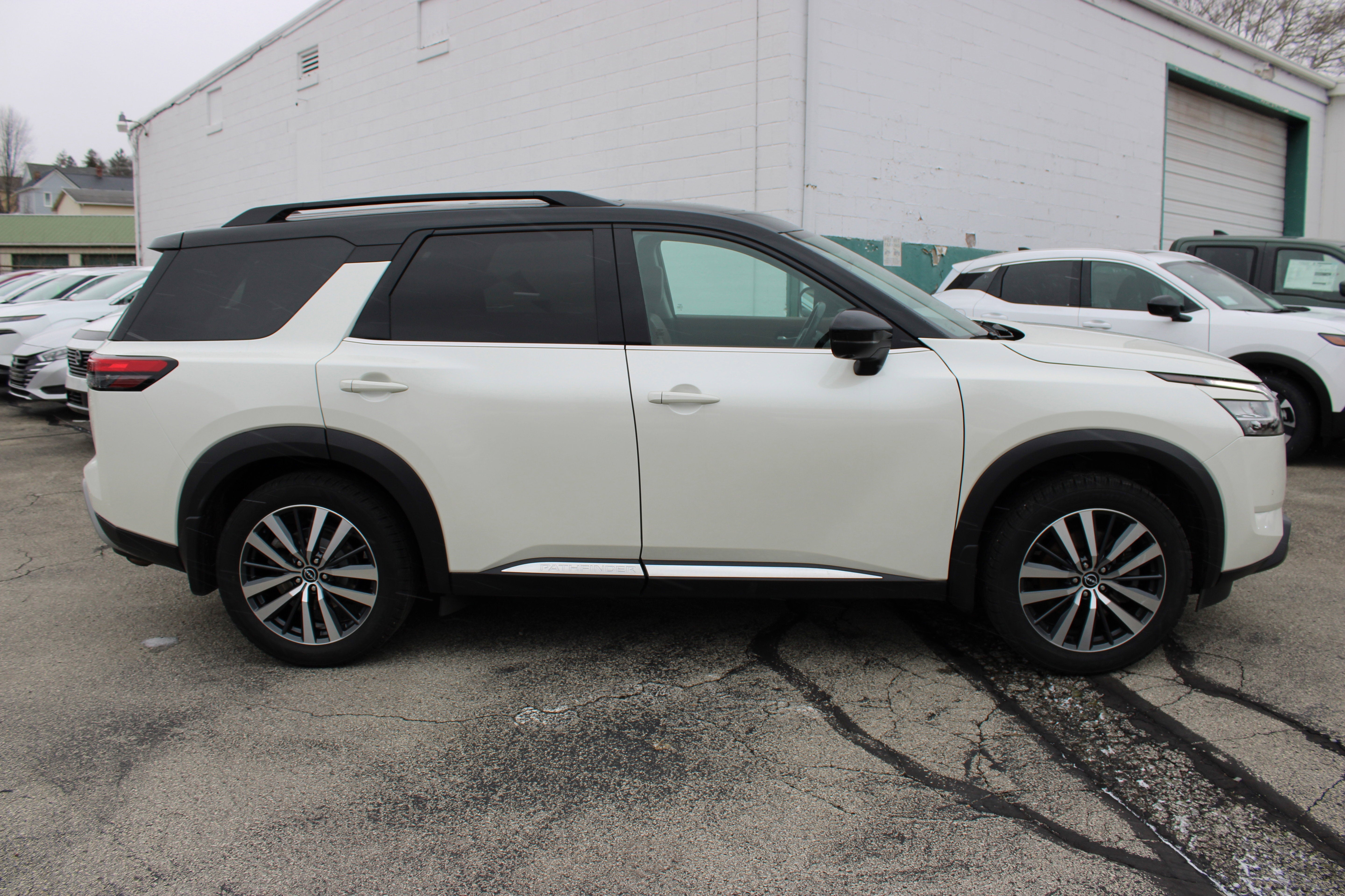 2022 Nissan Pathfinder Platinum
